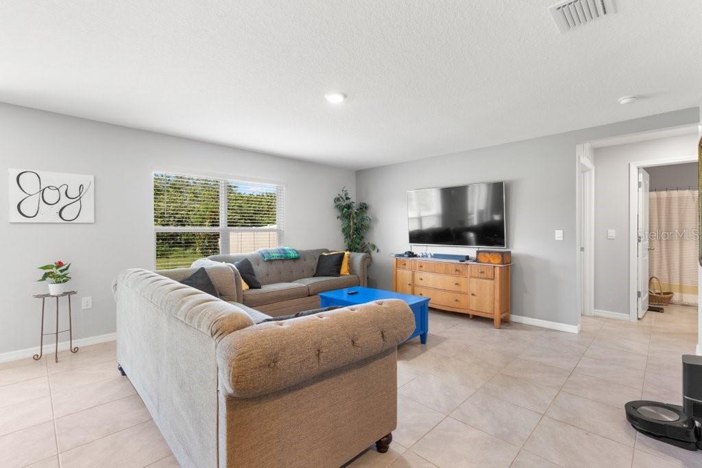5439 LOGAN CAVE AVE, WIMAUMA, FL, 33598