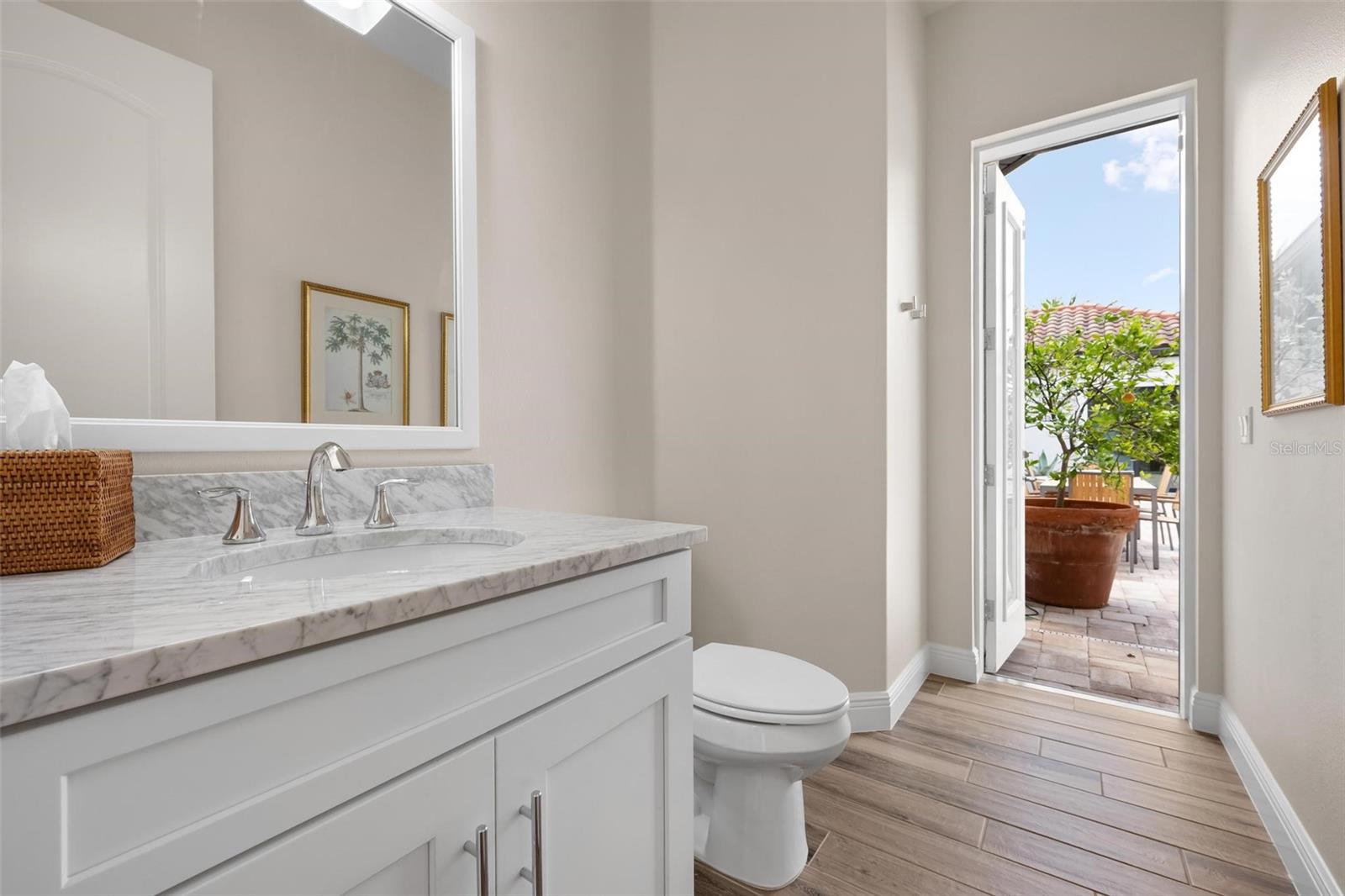 134 E TAMPA AVE, VENICE, FL, 34285