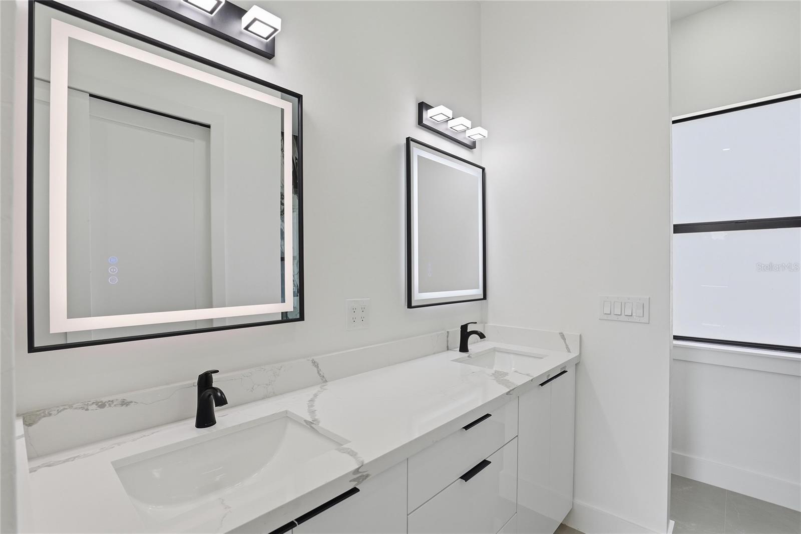 1124 S EDELWEISS ST E, LEHIGH ACRES, FL, 33974