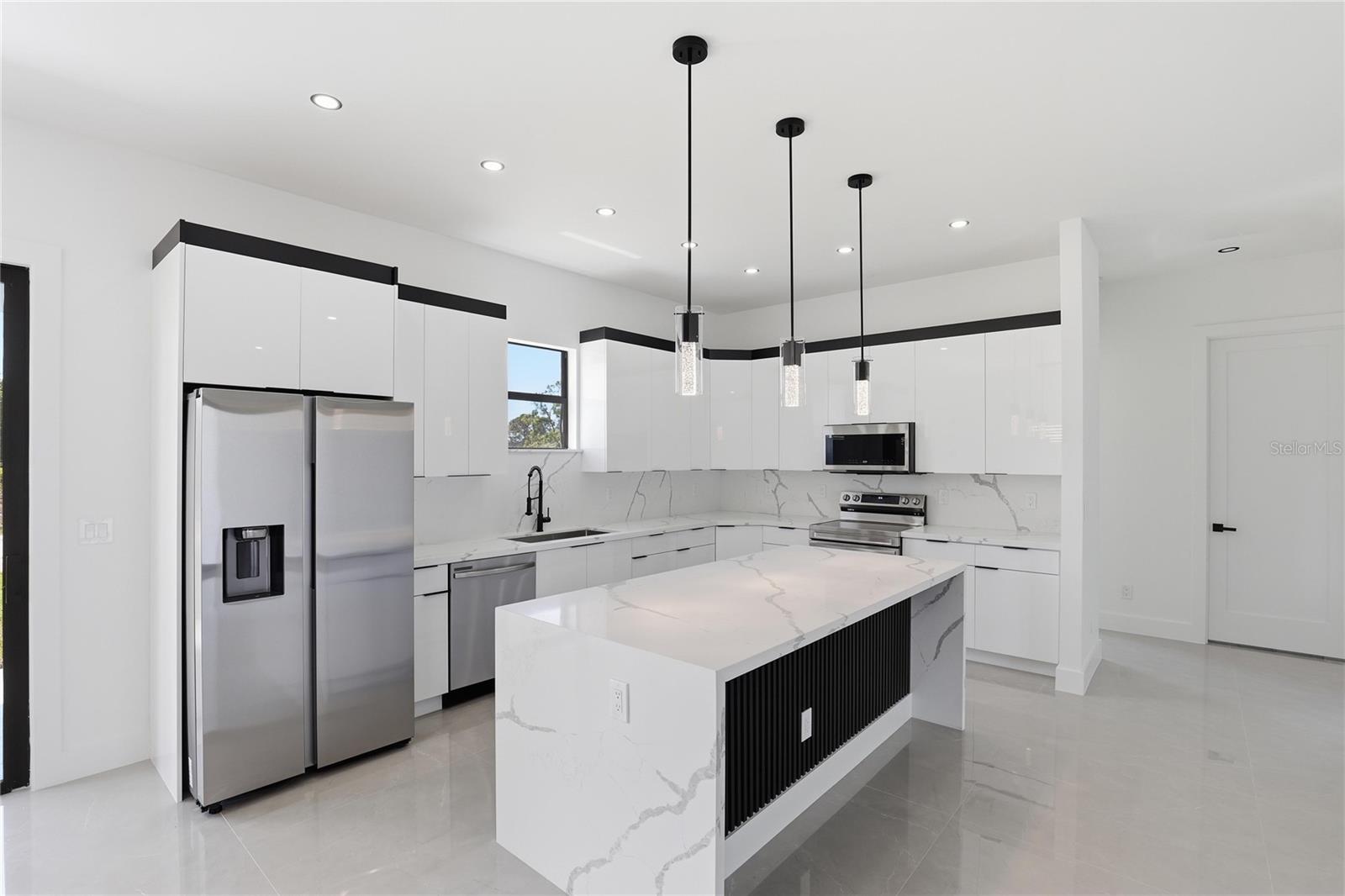 1124 S EDELWEISS ST E, LEHIGH ACRES, FL, 33974