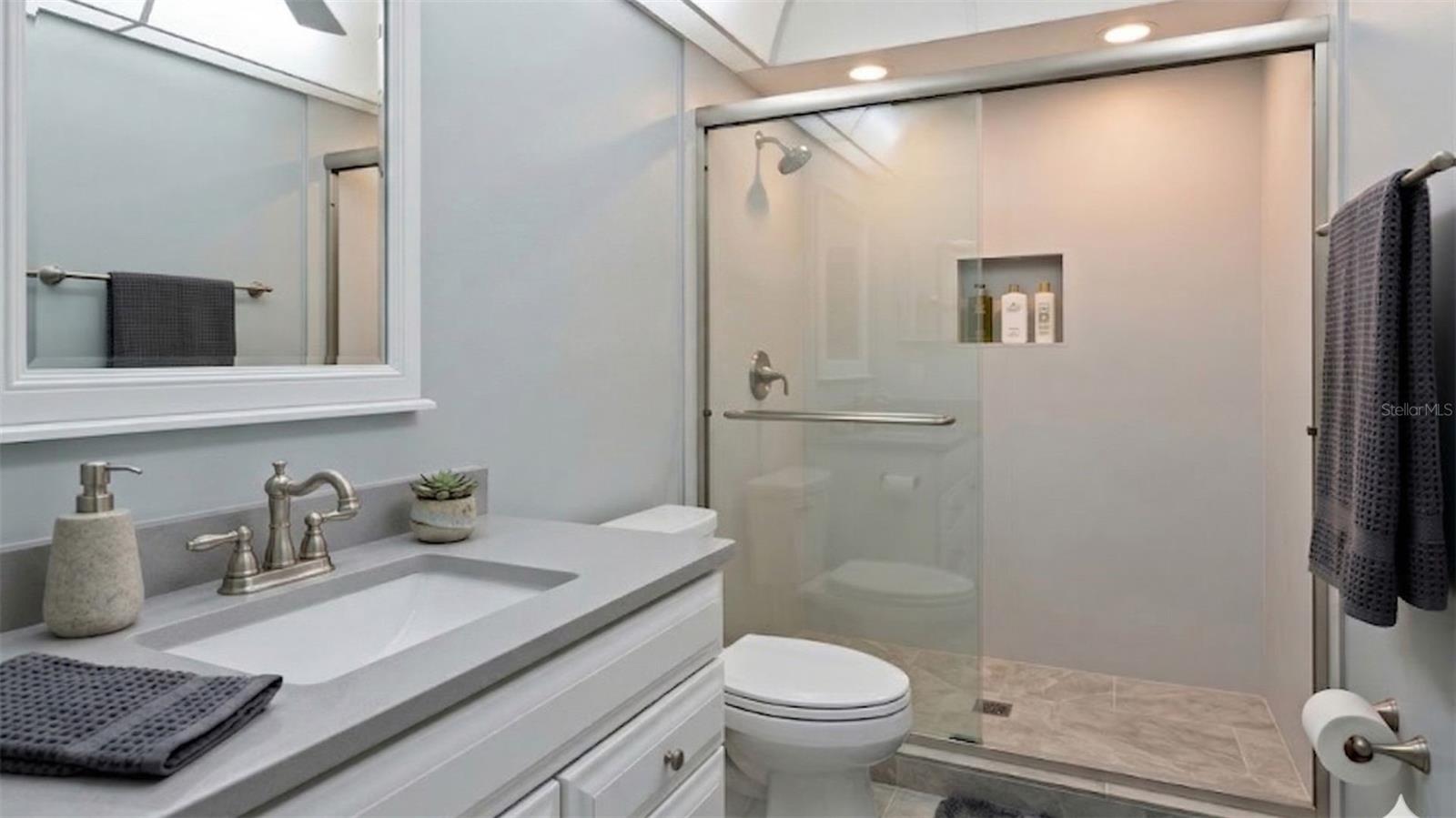 202 46TH AVENUE TER W #404, BRADENTON, FL, 34207