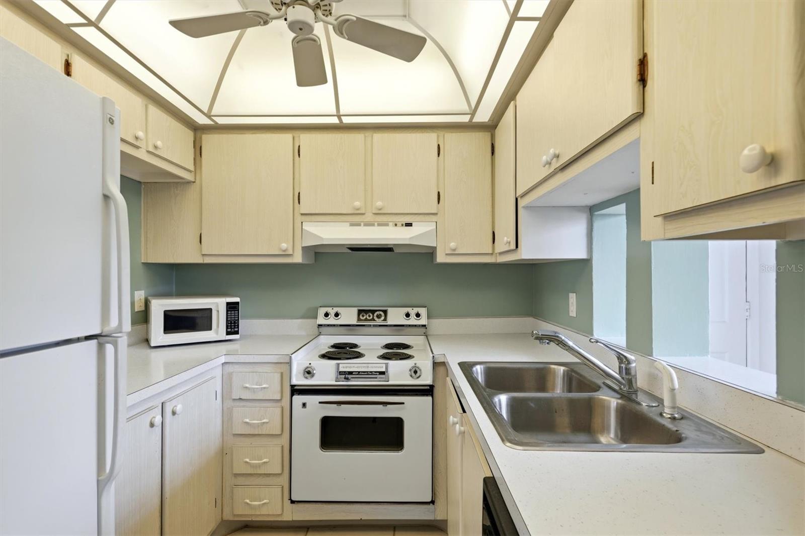 202 46TH AVENUE TER W #404, BRADENTON, FL, 34207