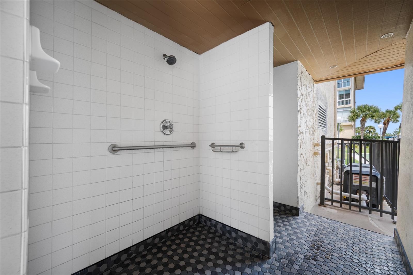 121 ISLAND WAY #323, CLEARWATER BEACH, FL, 33767