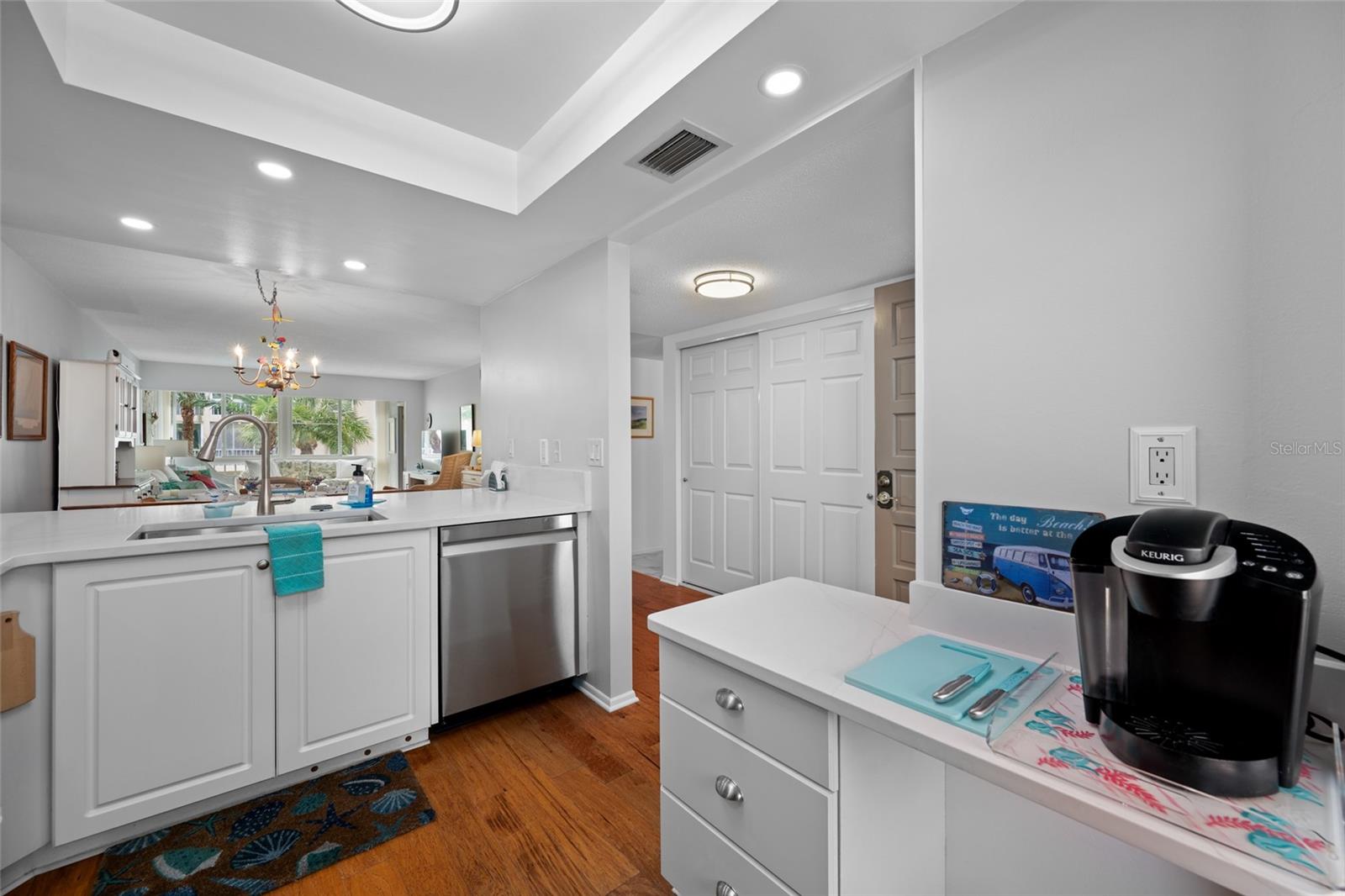 121 ISLAND WAY #323, CLEARWATER BEACH, FL, 33767