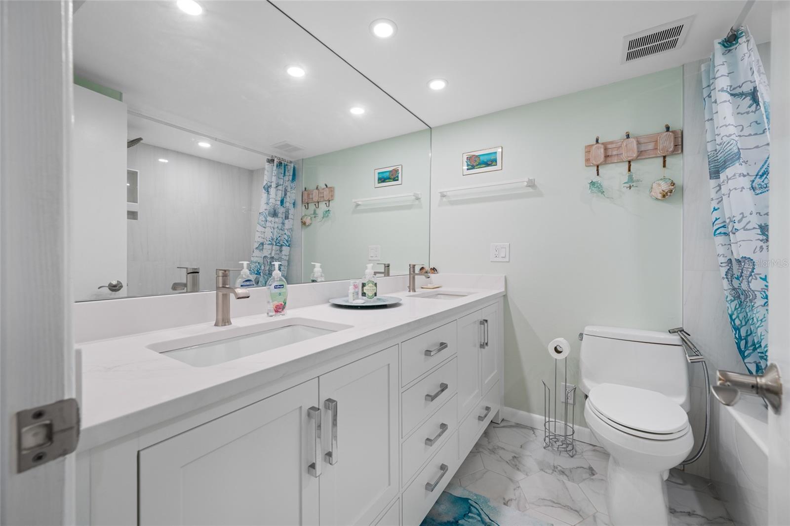 121 ISLAND WAY #323, CLEARWATER BEACH, FL, 33767