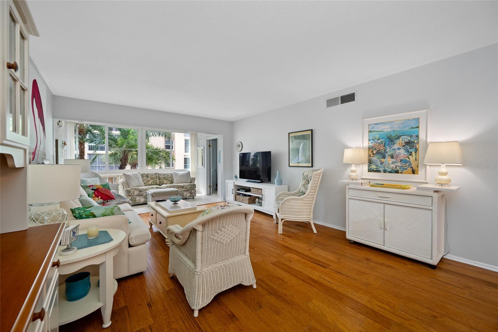 121 ISLAND WAY #323, CLEARWATER BEACH, FL, 33767