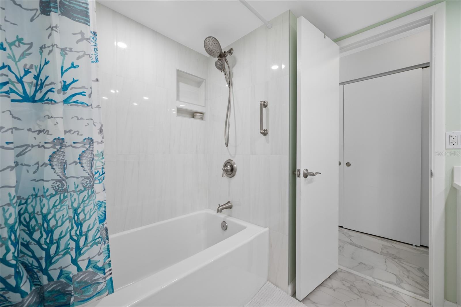 121 ISLAND WAY #323, CLEARWATER BEACH, FL, 33767