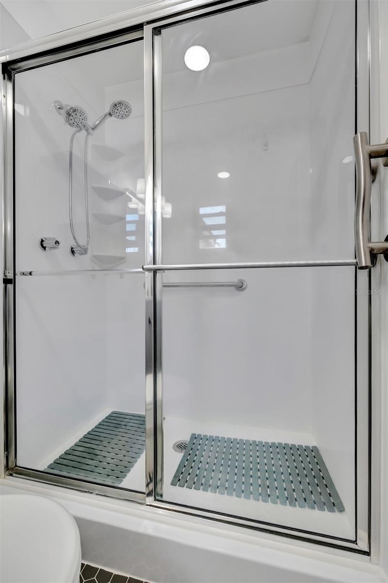 The En-suite master bathroom