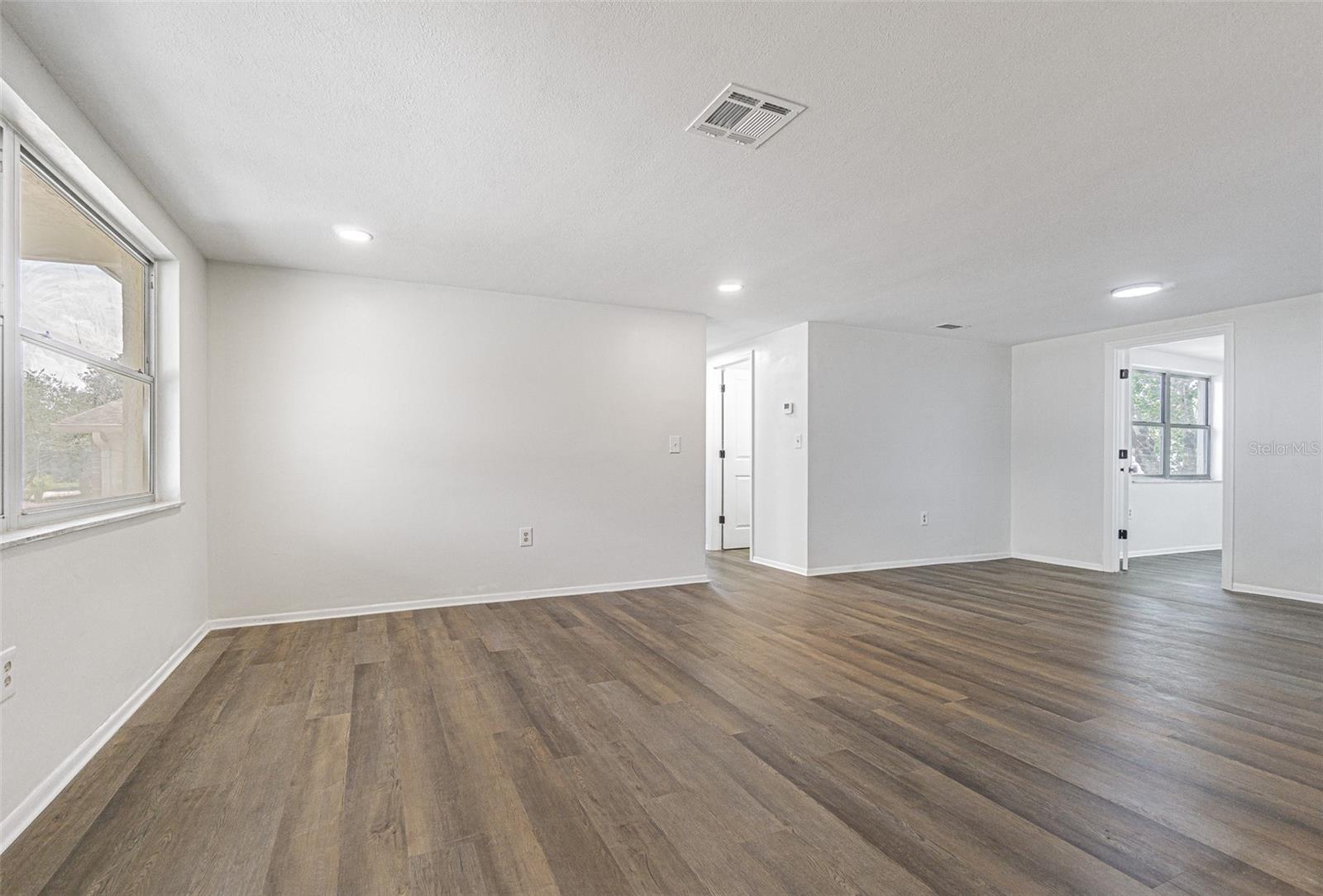 Living room/dining room