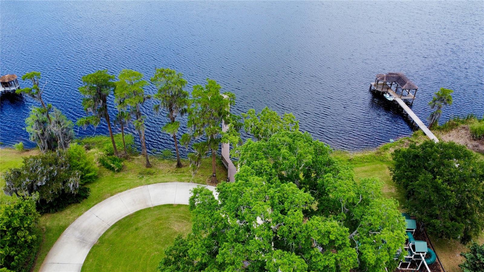 2068 ROBERTS POINT DR, WINDERMERE, FL, 34786