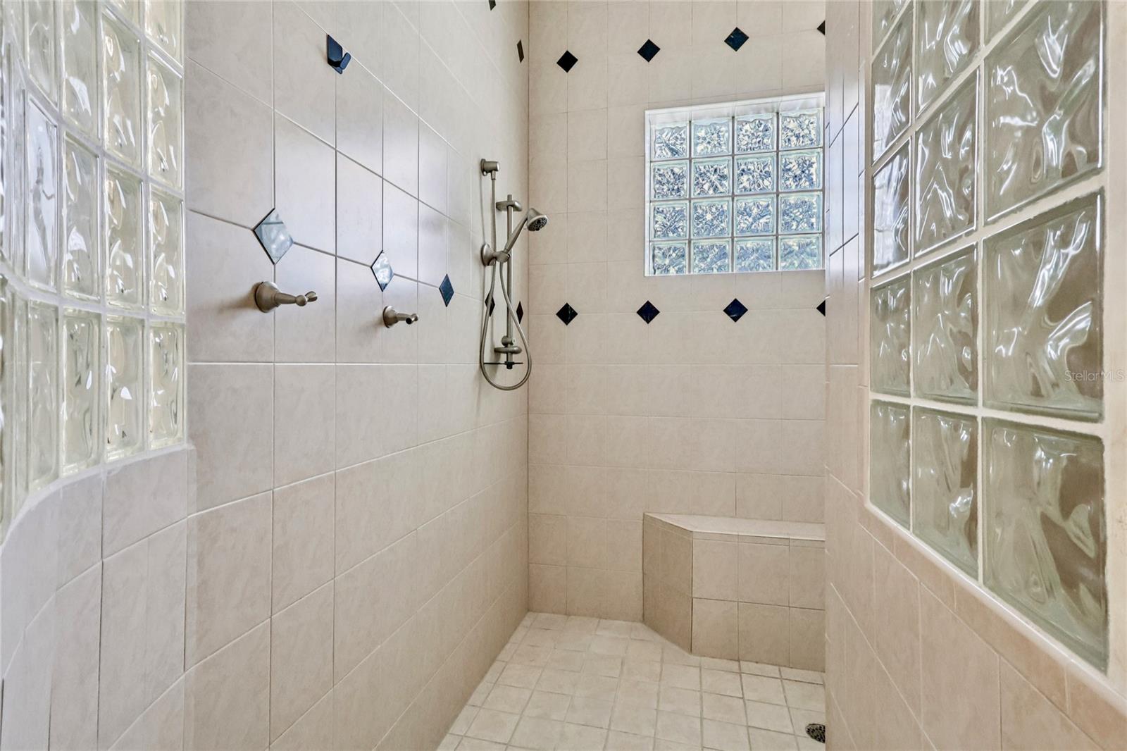 2068 ROBERTS POINT DR, WINDERMERE, FL, 34786