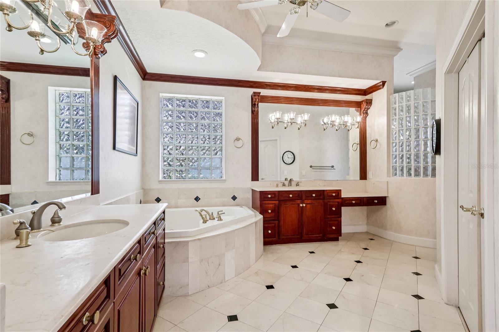 2068 ROBERTS POINT DR, WINDERMERE, FL, 34786