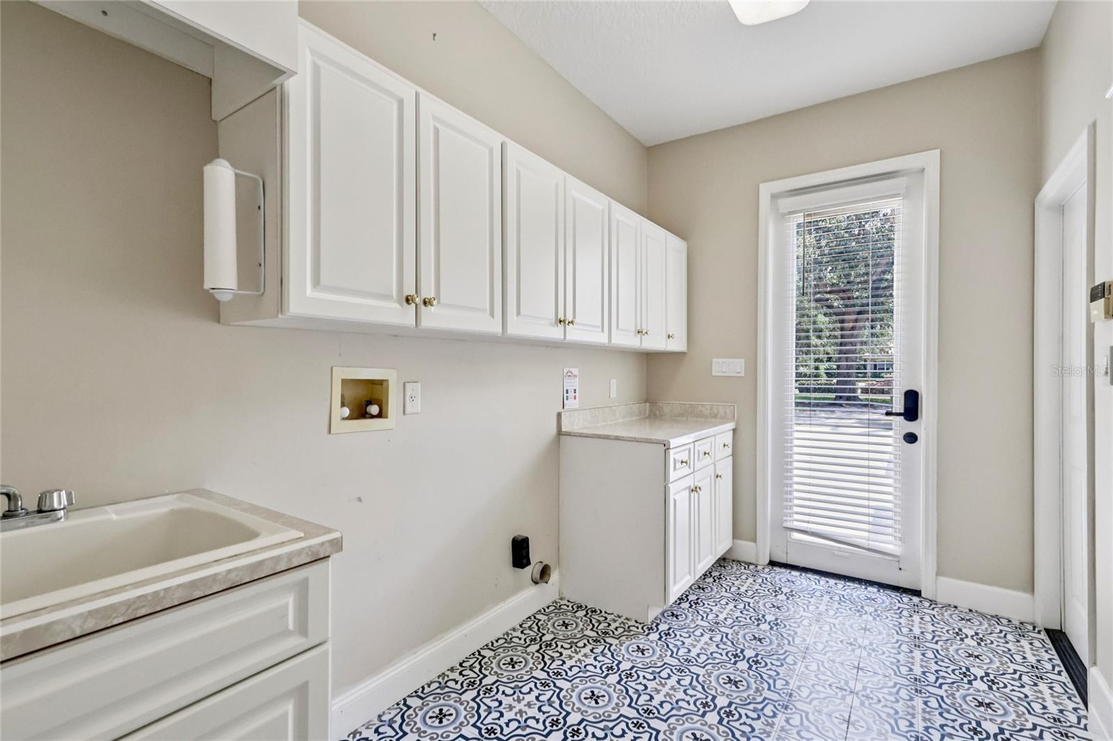 2068 ROBERTS POINT DR, WINDERMERE, FL, 34786