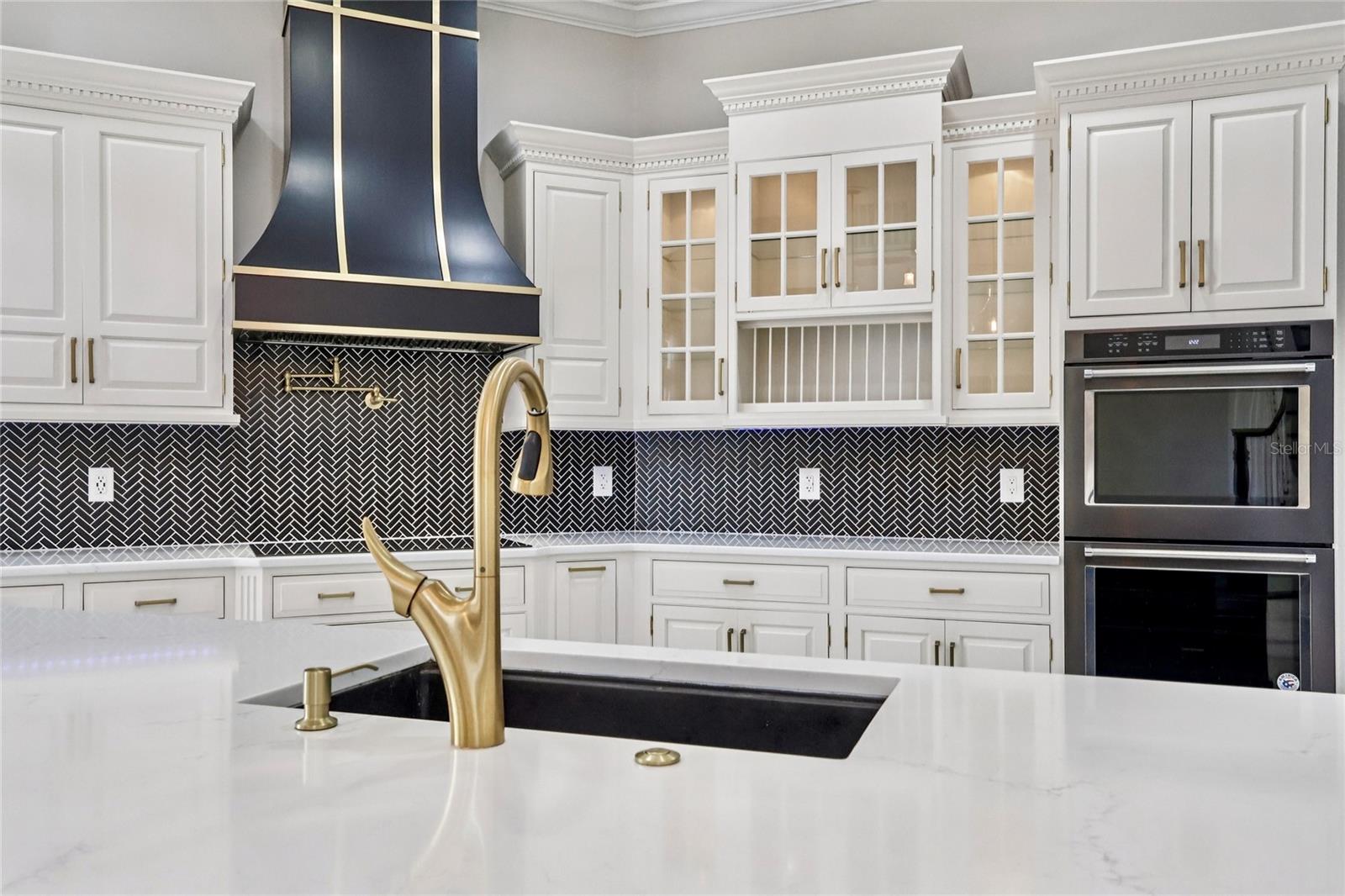 2068 ROBERTS POINT DR, WINDERMERE, FL, 34786