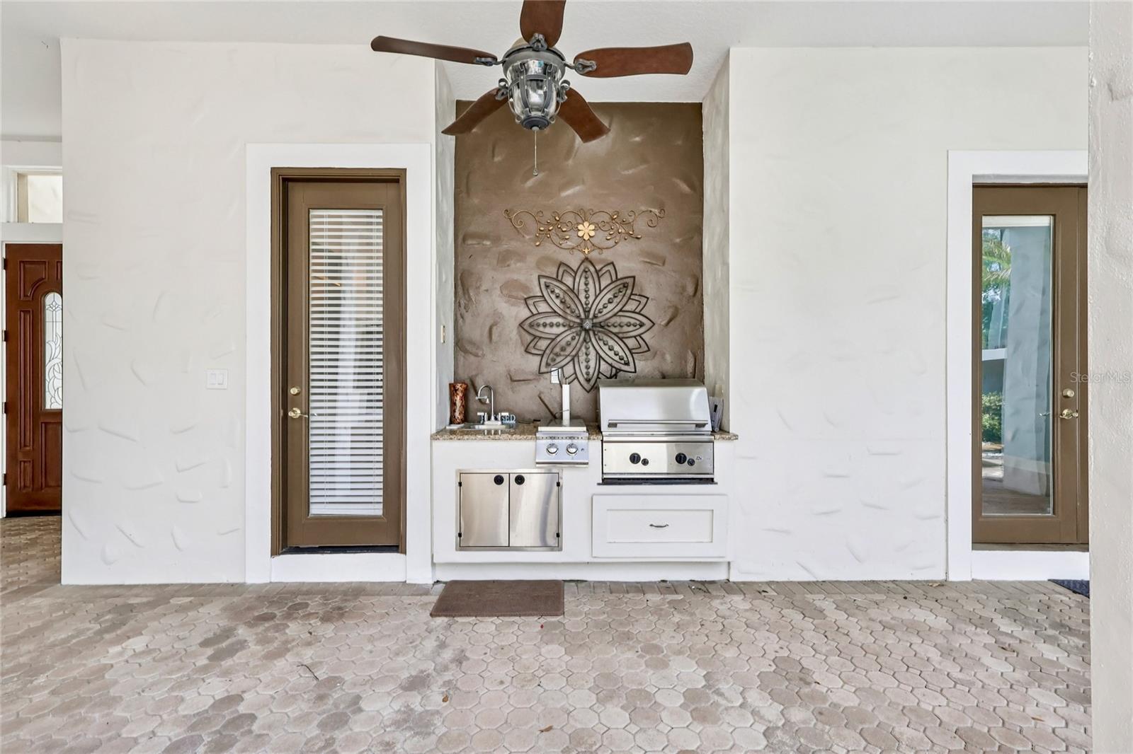 2068 ROBERTS POINT DR, WINDERMERE, FL, 34786