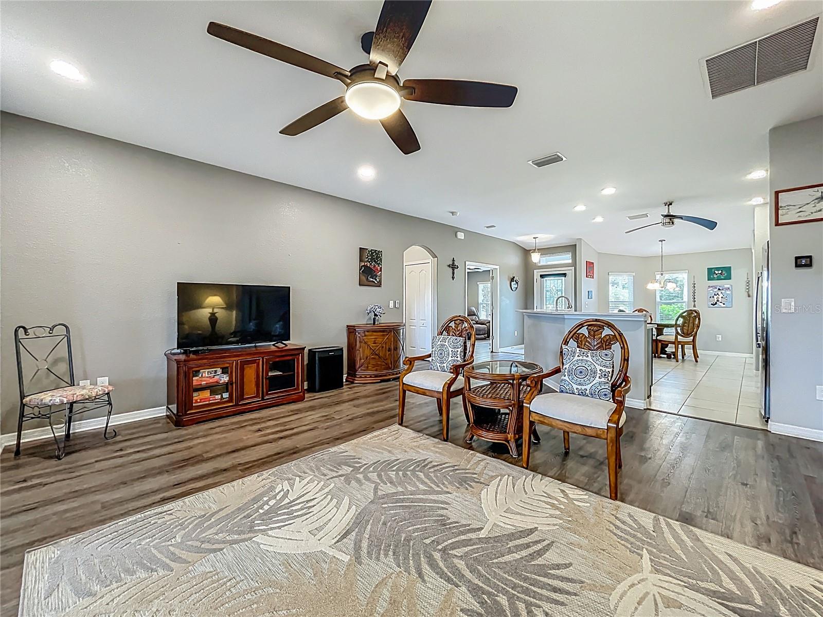 27327 ROANOKE DR, LEESBURG, FL, 34748