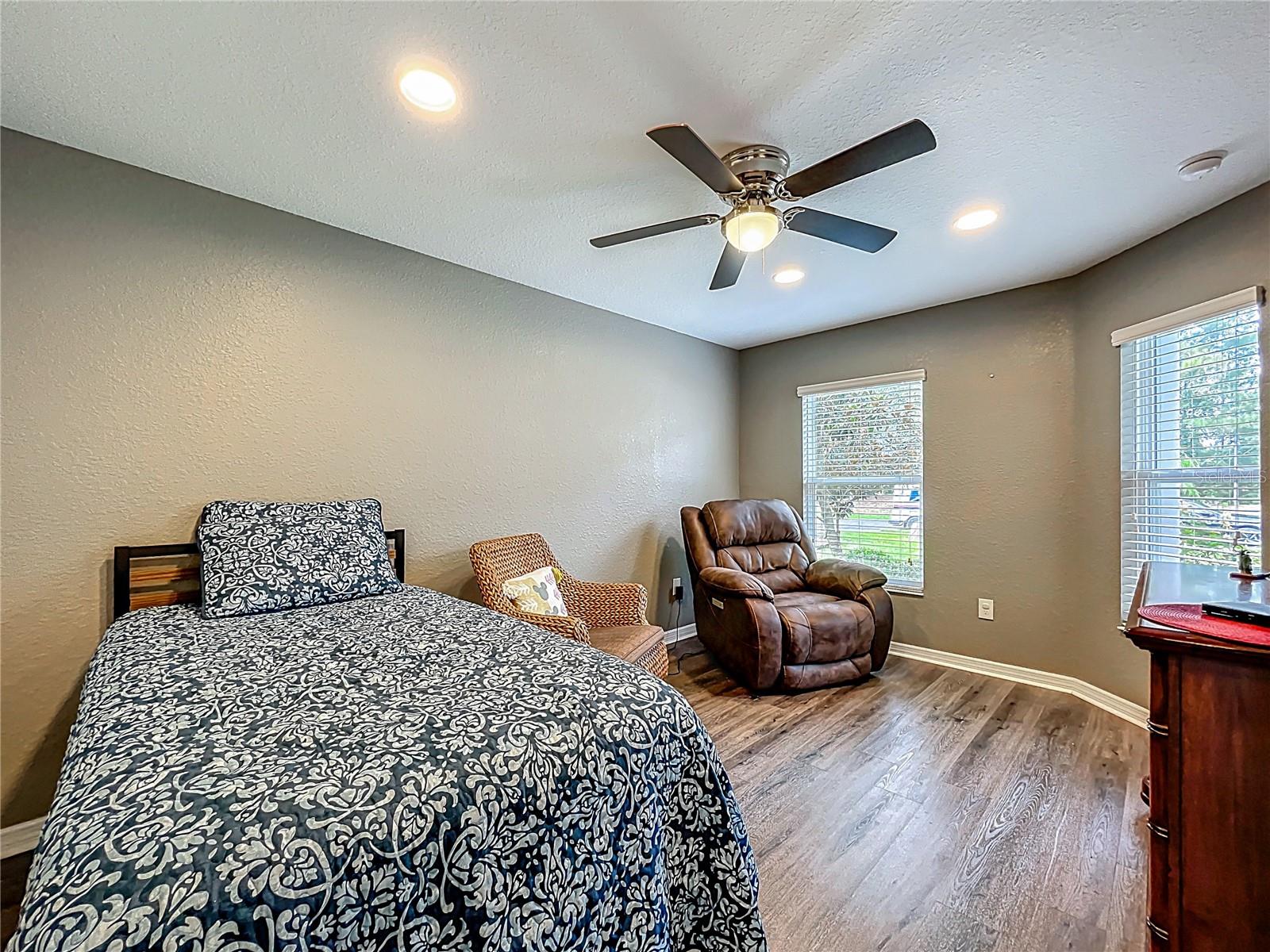27327 ROANOKE DR, LEESBURG, FL, 34748