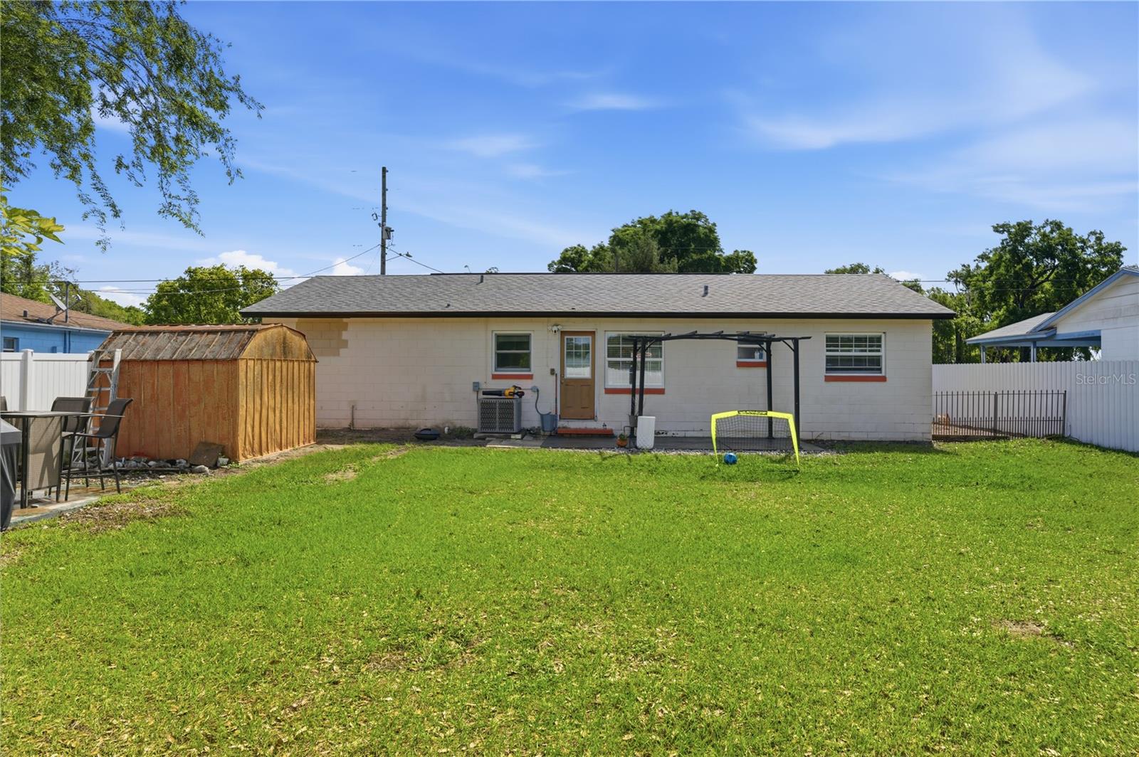 214 N THOMPSON RD, APOPKA, FL, 32703