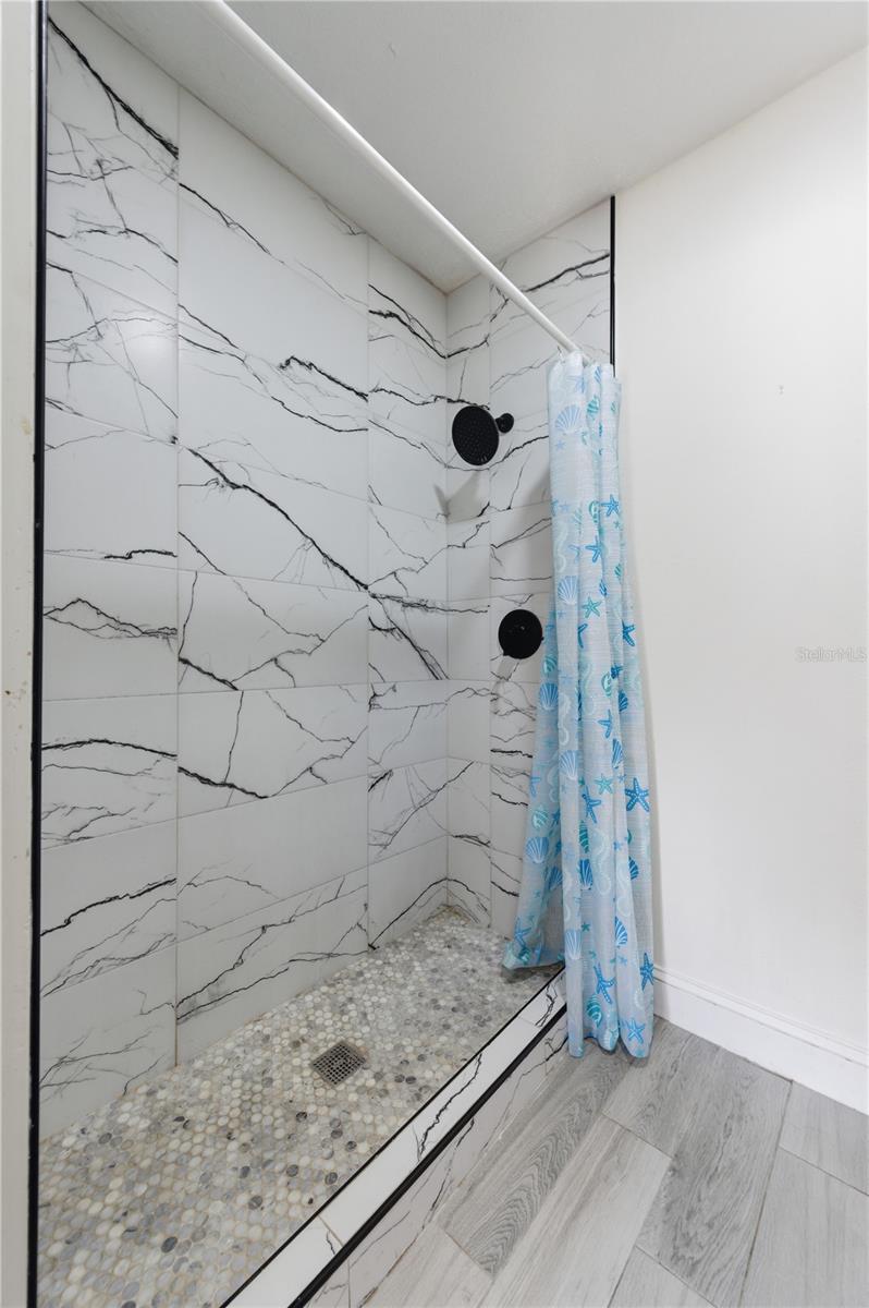 214 N THOMPSON RD, APOPKA, FL, 32703