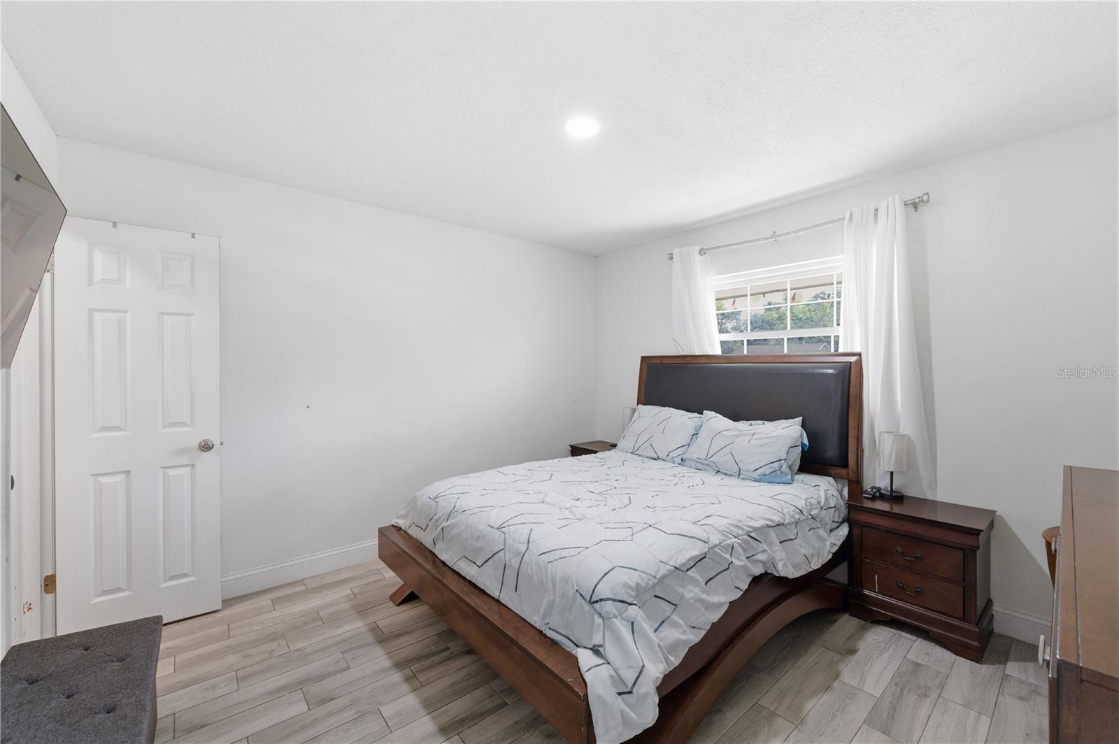 214 N THOMPSON RD, APOPKA, FL, 32703