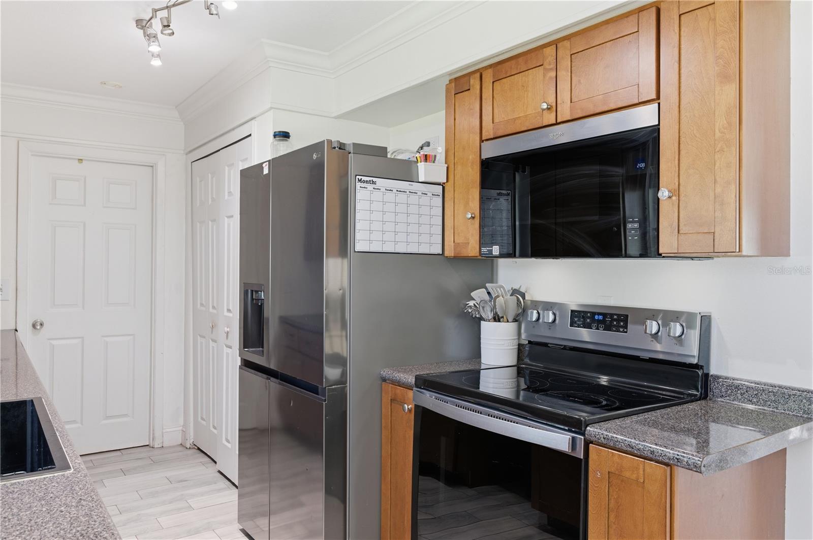 214 N THOMPSON RD, APOPKA, FL, 32703