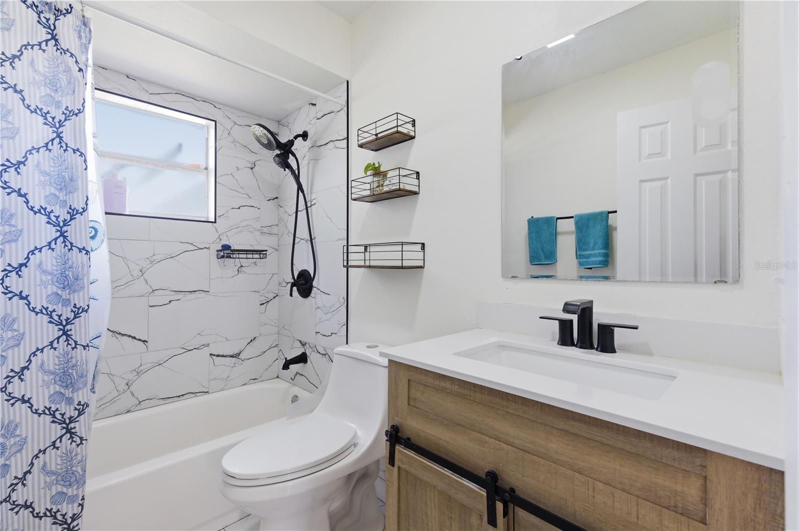 214 N THOMPSON RD, APOPKA, FL, 32703