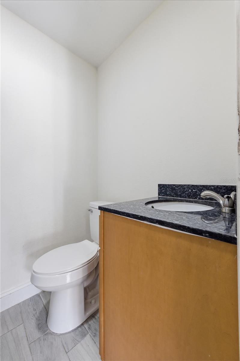 214 N THOMPSON RD, APOPKA, FL, 32703