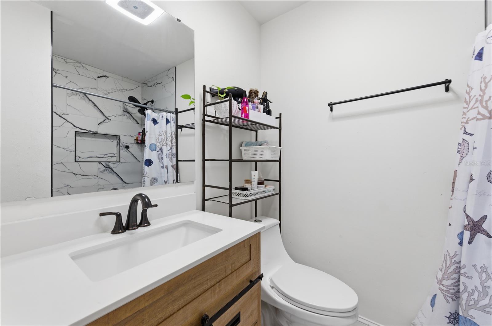 214 N THOMPSON RD, APOPKA, FL, 32703