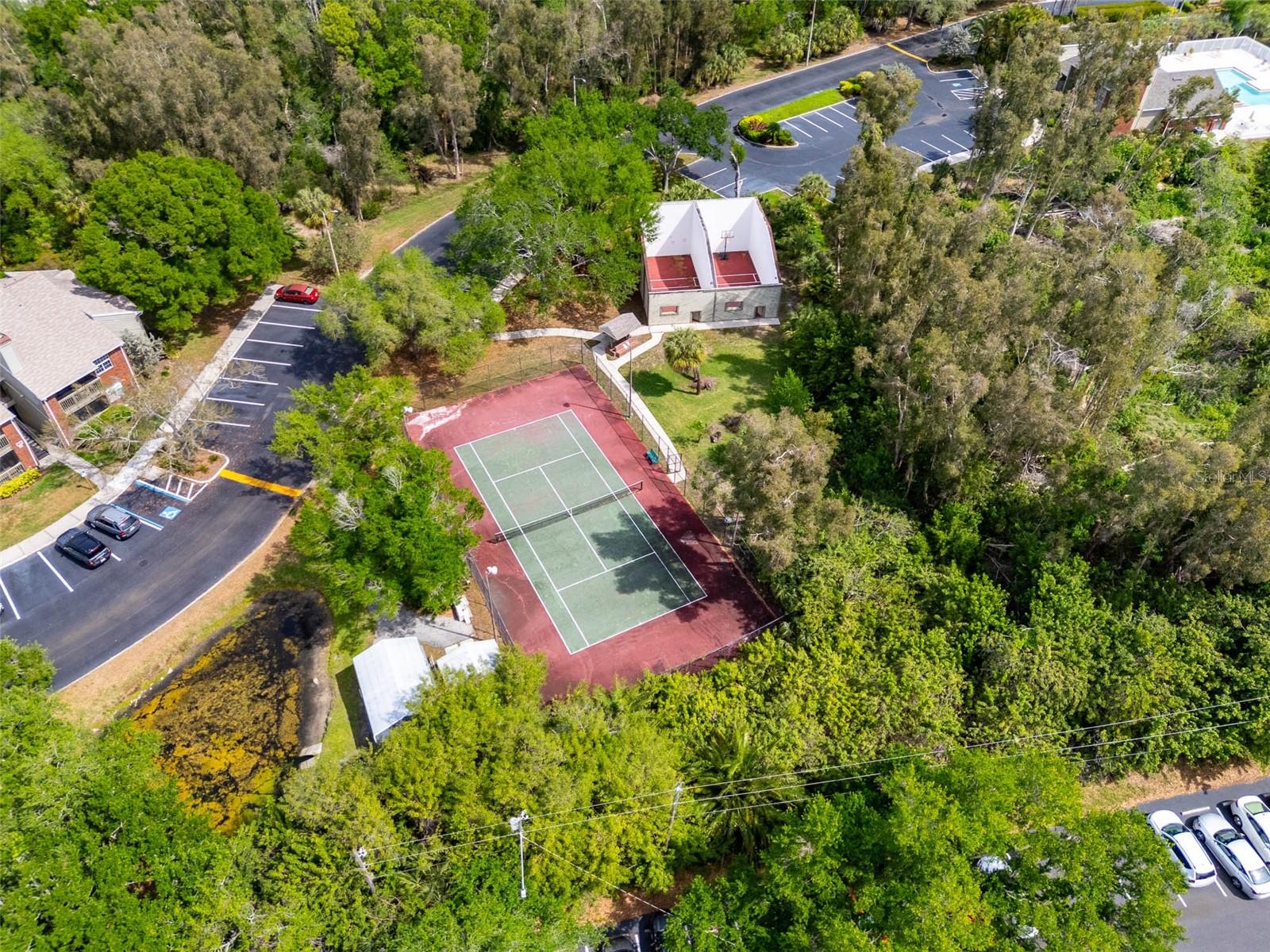 Community Tennis and Raquetball Courts