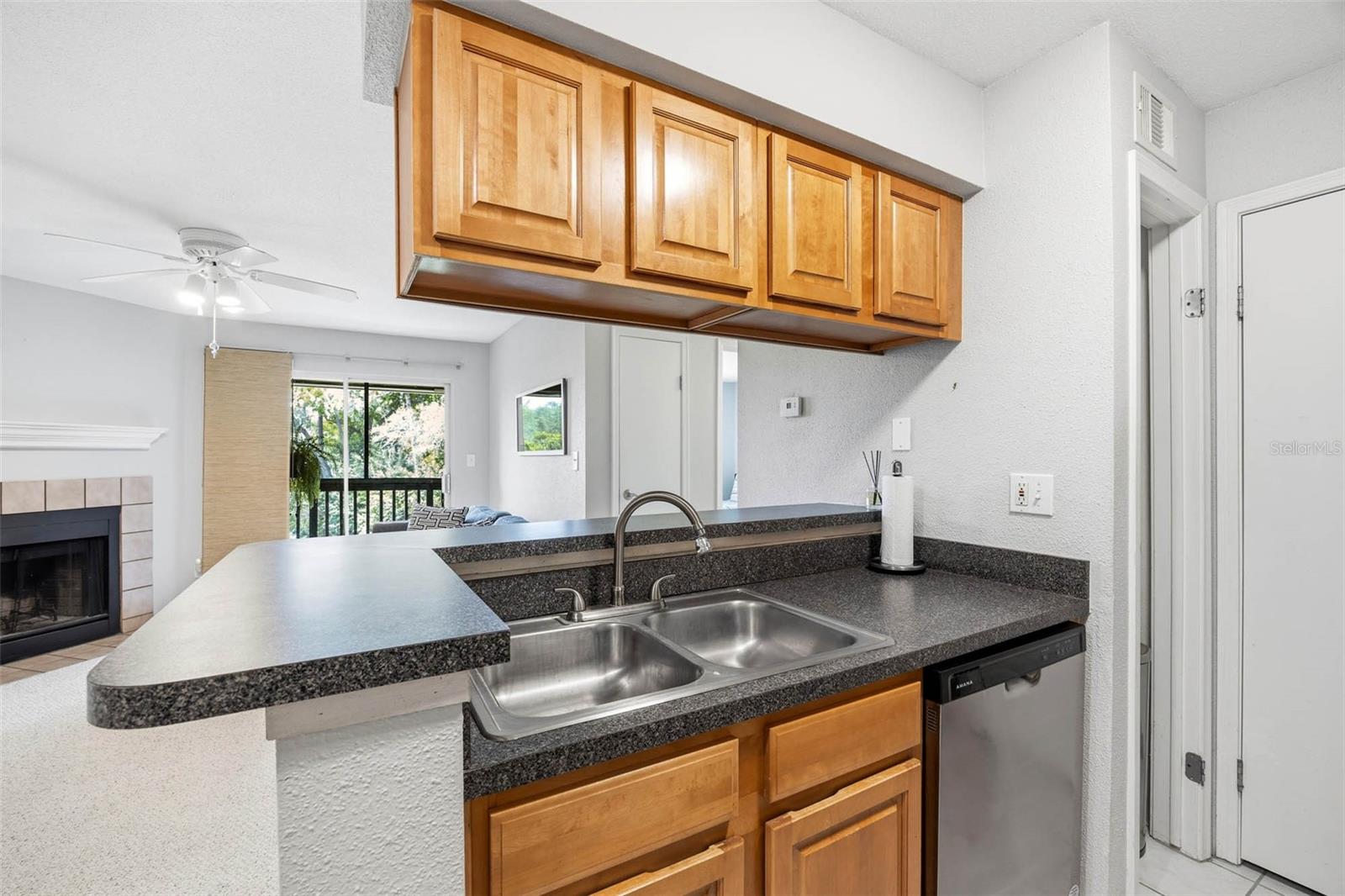 Kitchen with Breakfast Bar