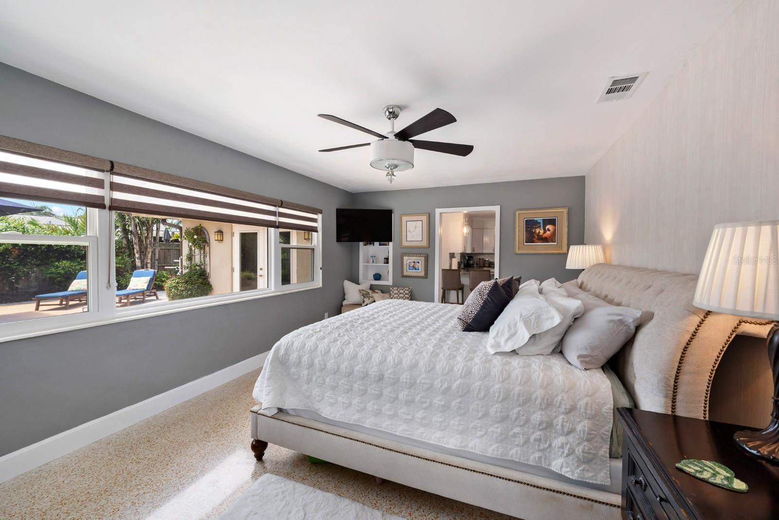 1100 36TH AVE NE, ST PETERSBURG, FL, 33704