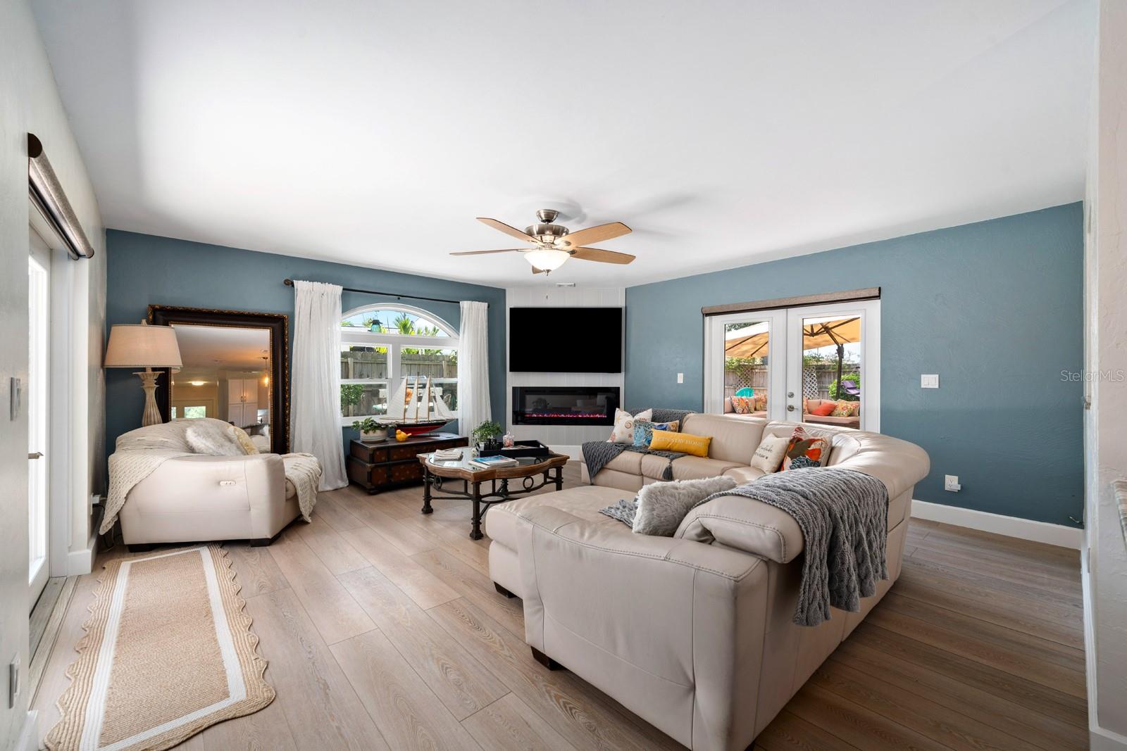 1100 36TH AVE NE, ST PETERSBURG, FL, 33704