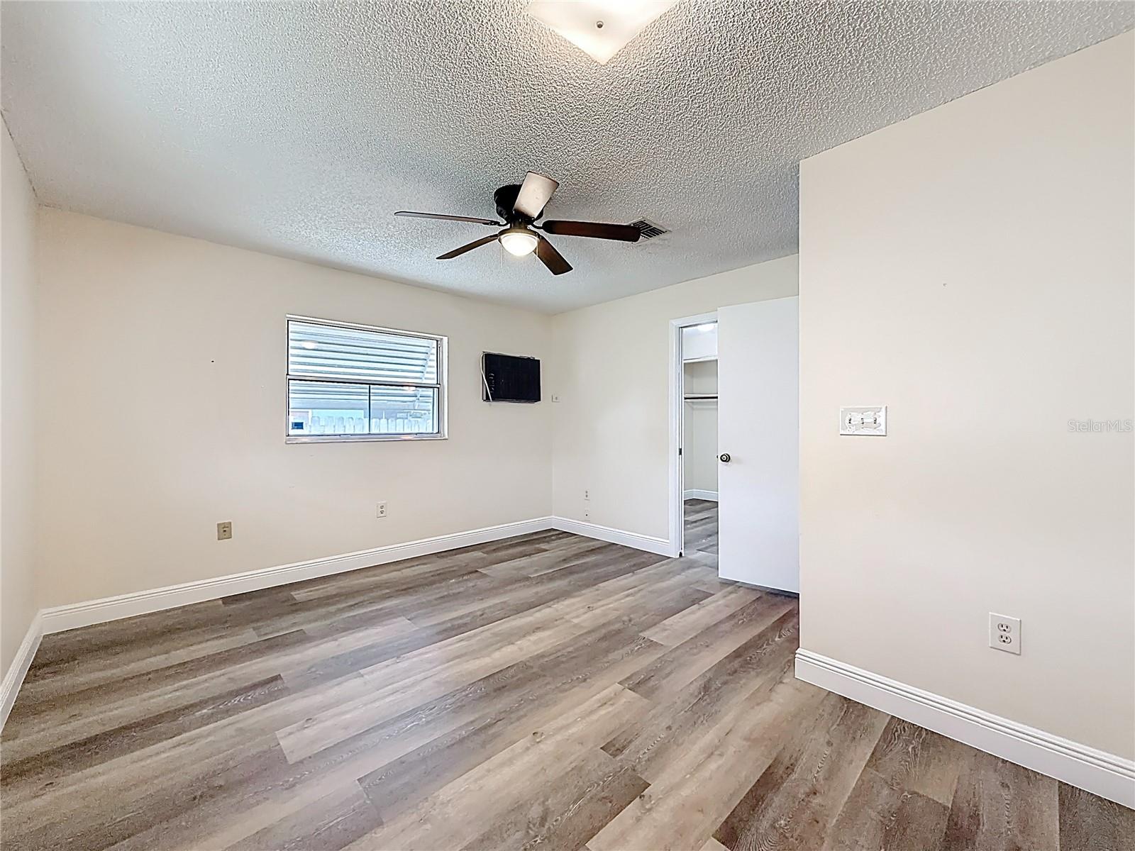 615 THIRD AVE, LADY LAKE, FL, 32159