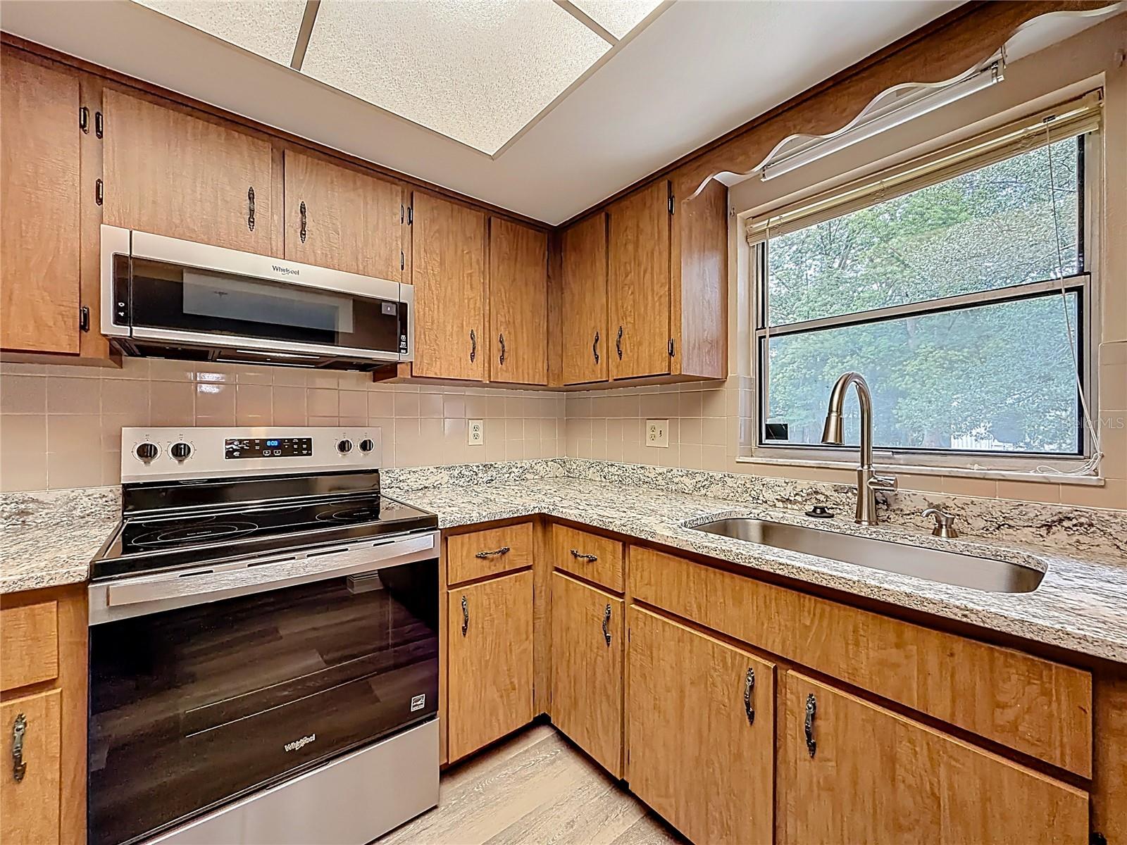 615 THIRD AVE, LADY LAKE, FL, 32159