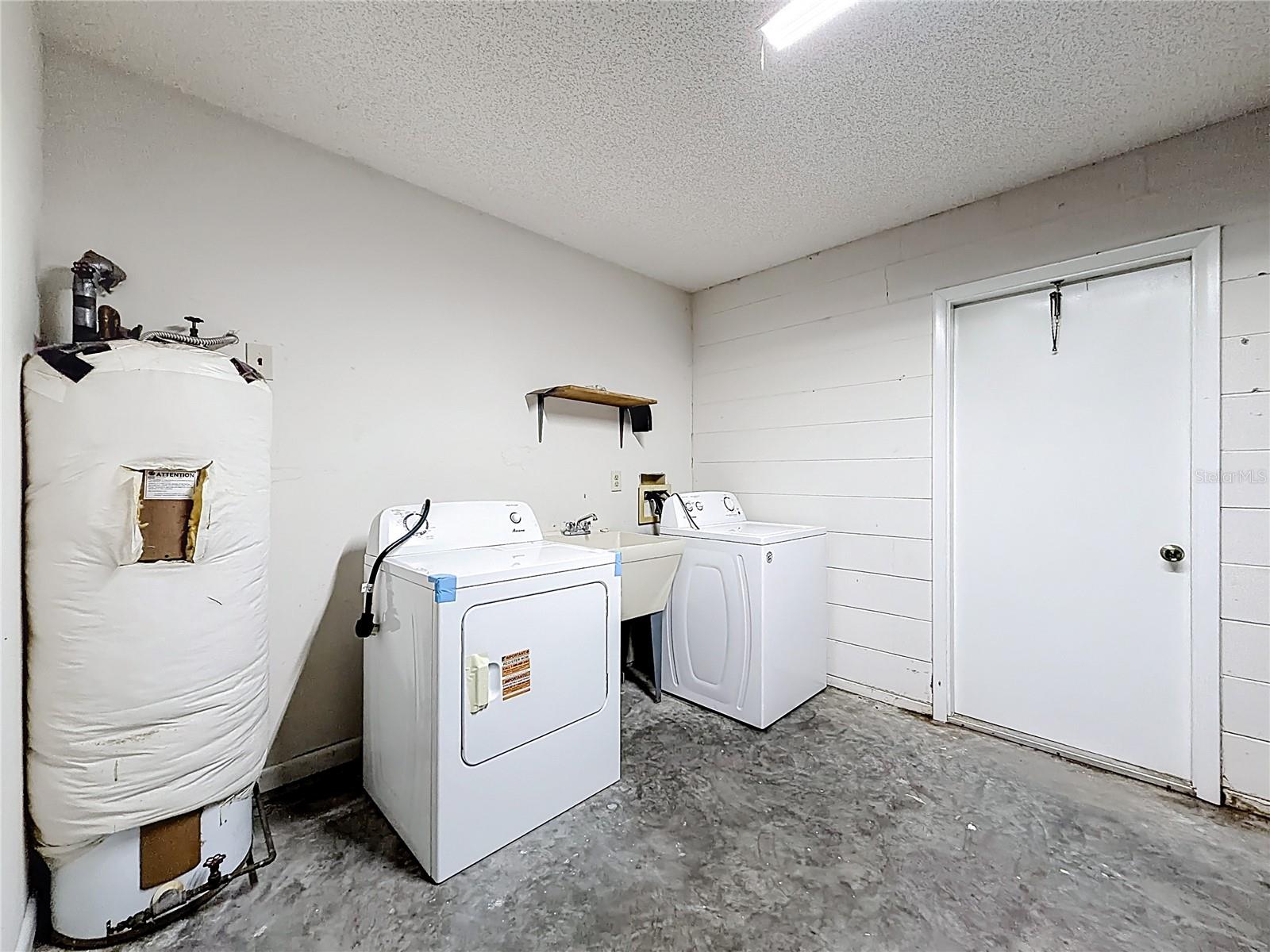 615 THIRD AVE, LADY LAKE, FL, 32159