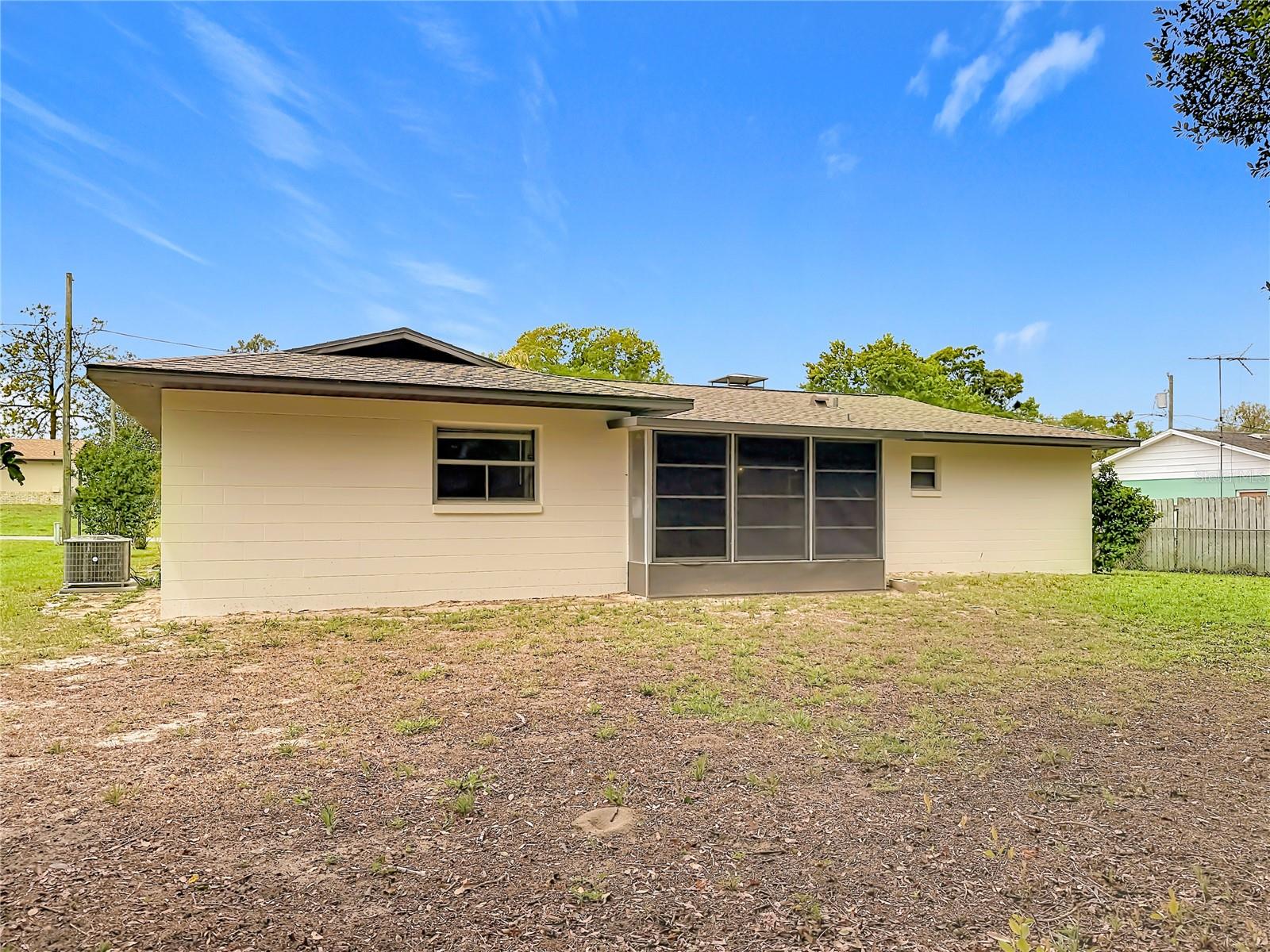 615 THIRD AVE, LADY LAKE, FL, 32159