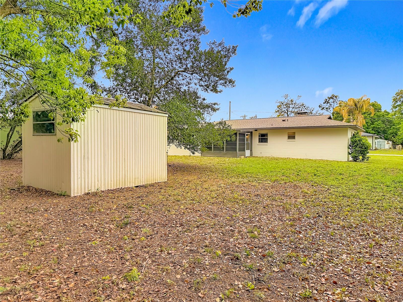 615 THIRD AVE, LADY LAKE, FL, 32159