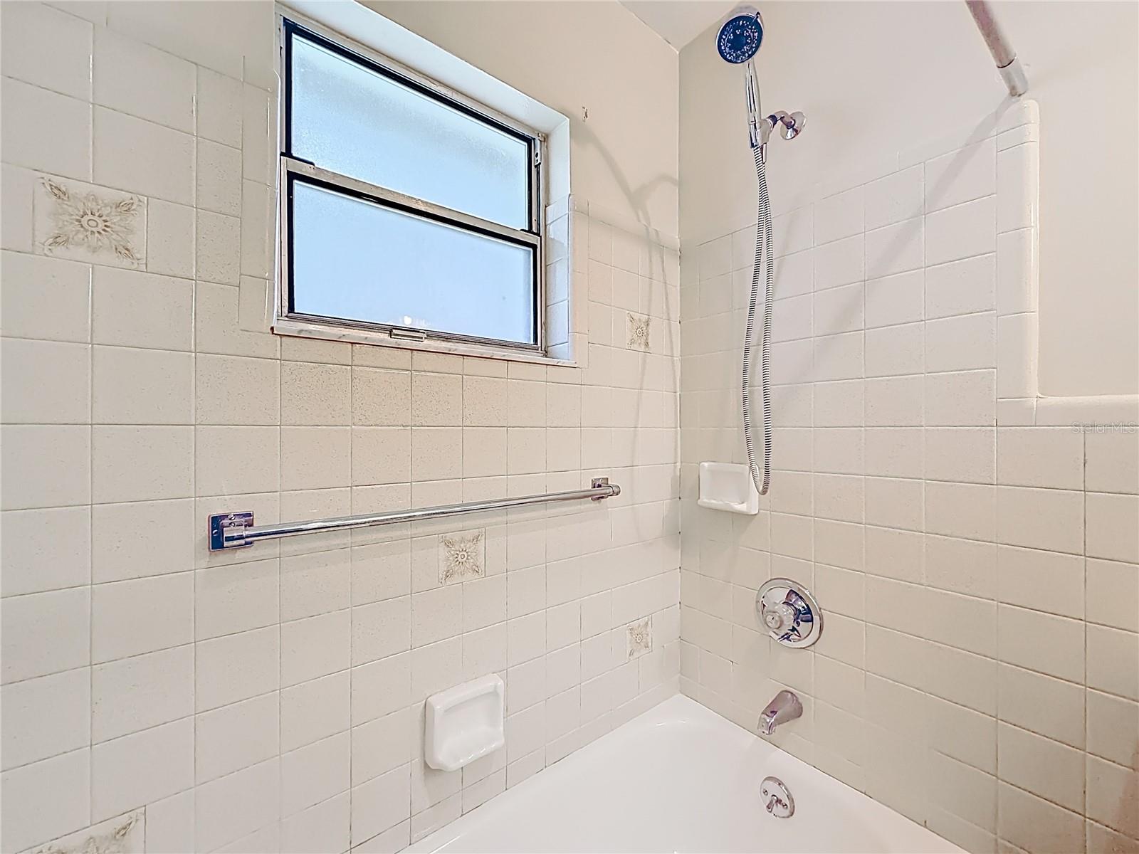 615 THIRD AVE, LADY LAKE, FL, 32159