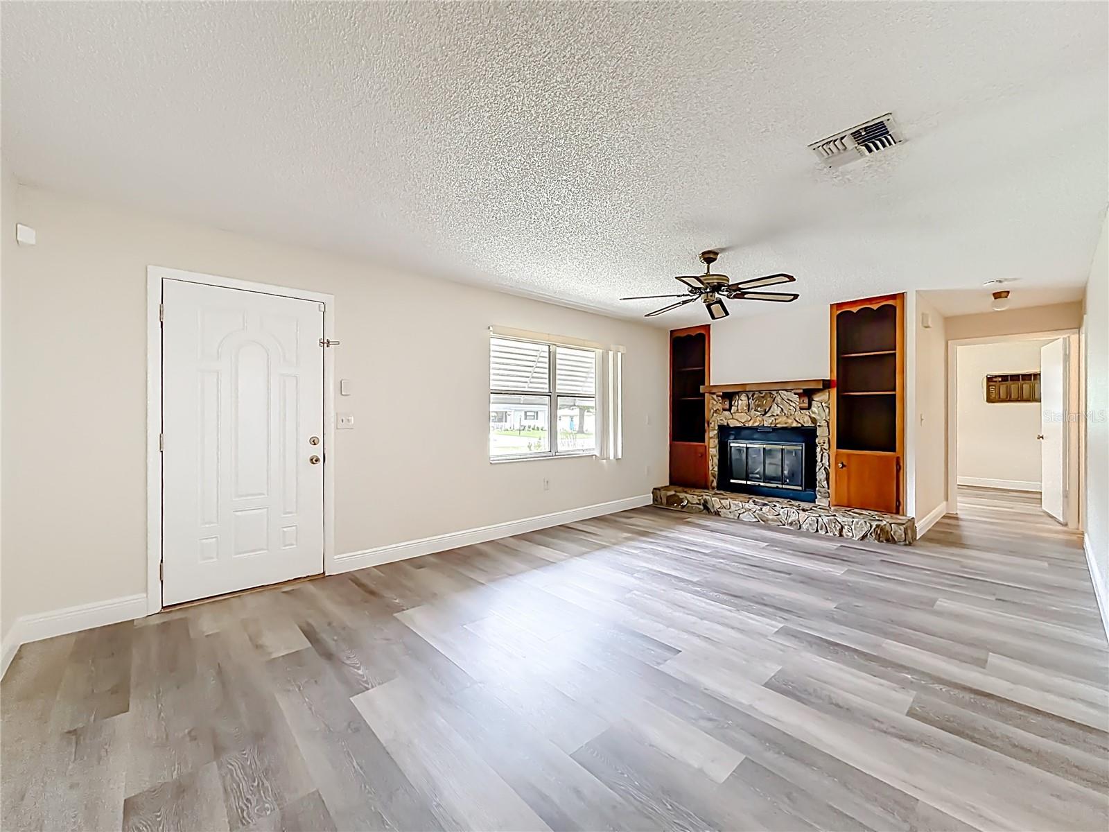 615 THIRD AVE, LADY LAKE, FL, 32159