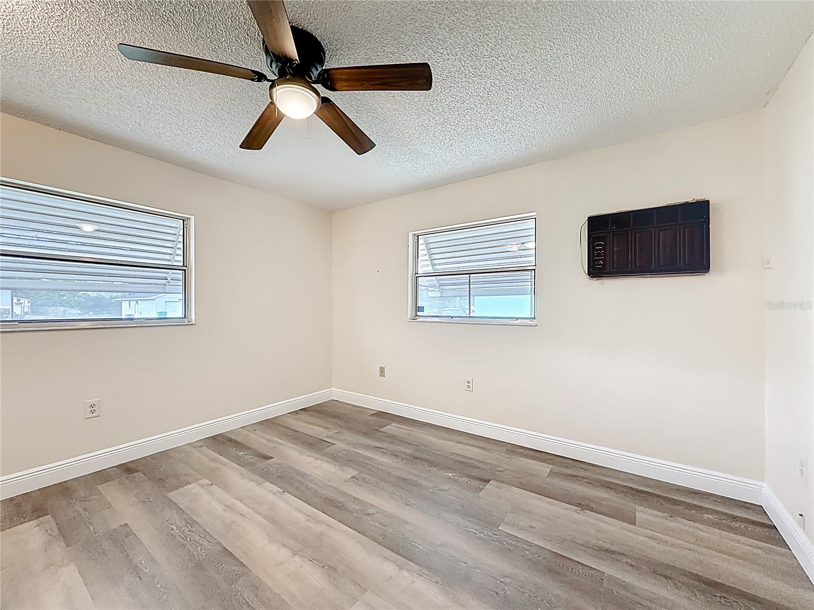 615 THIRD AVE, LADY LAKE, FL, 32159