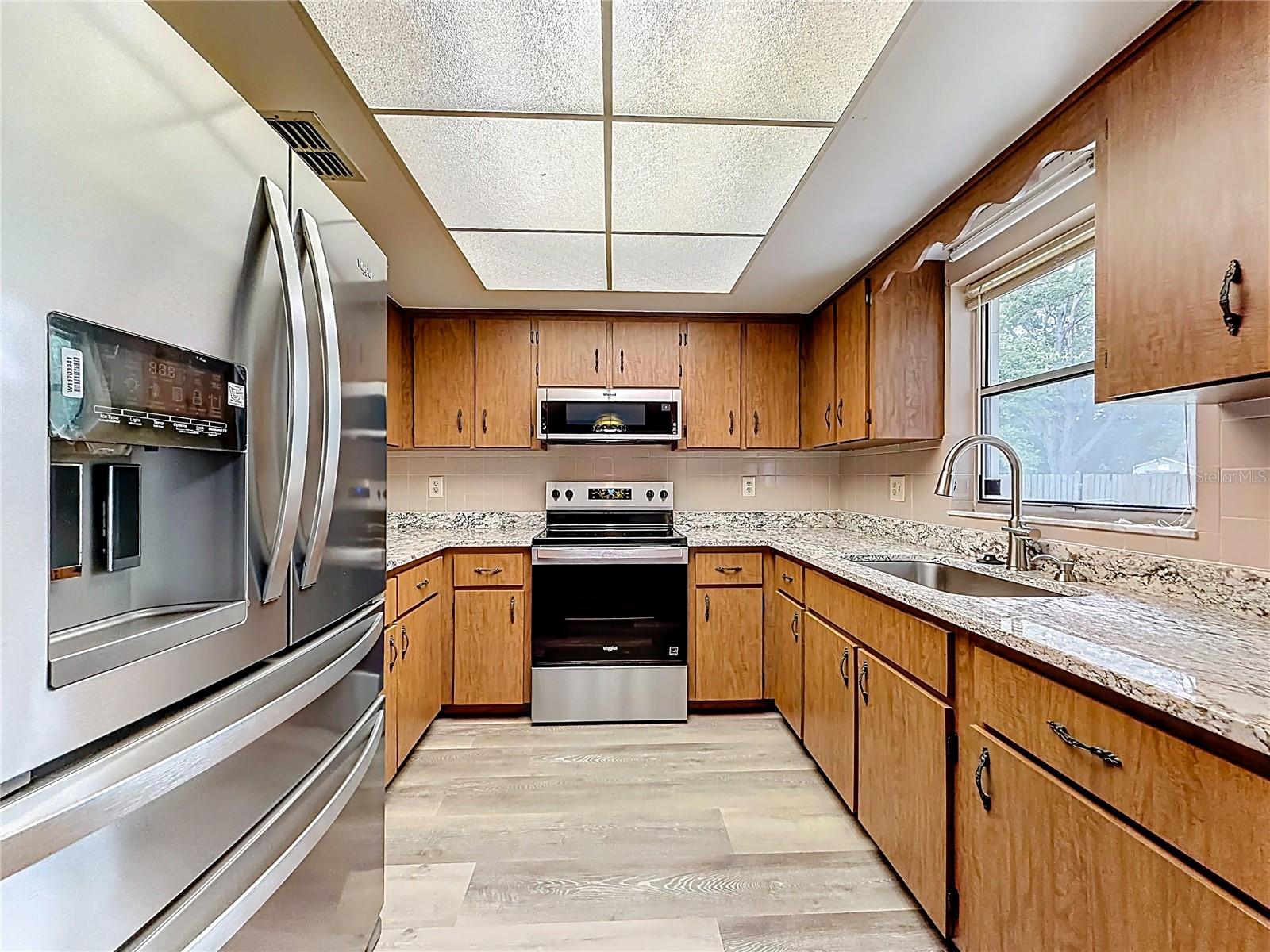 615 THIRD AVE, LADY LAKE, FL, 32159