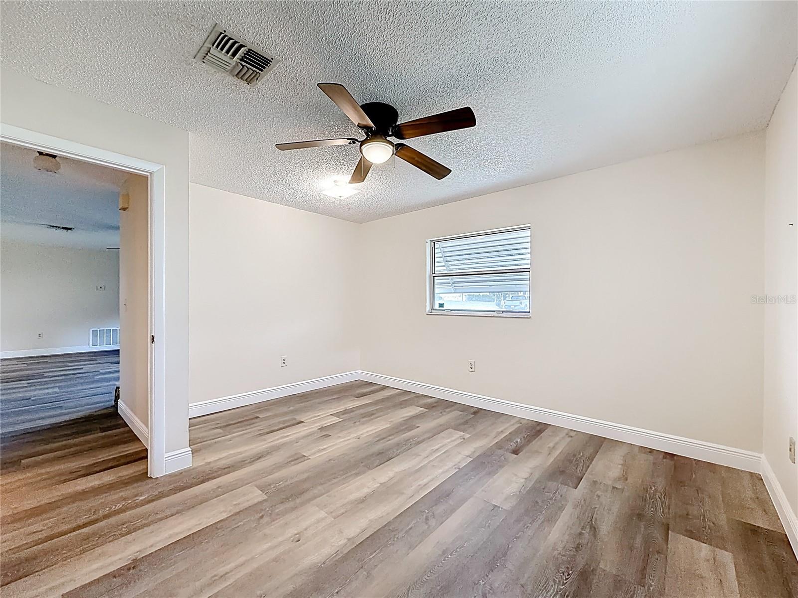 615 THIRD AVE, LADY LAKE, FL, 32159