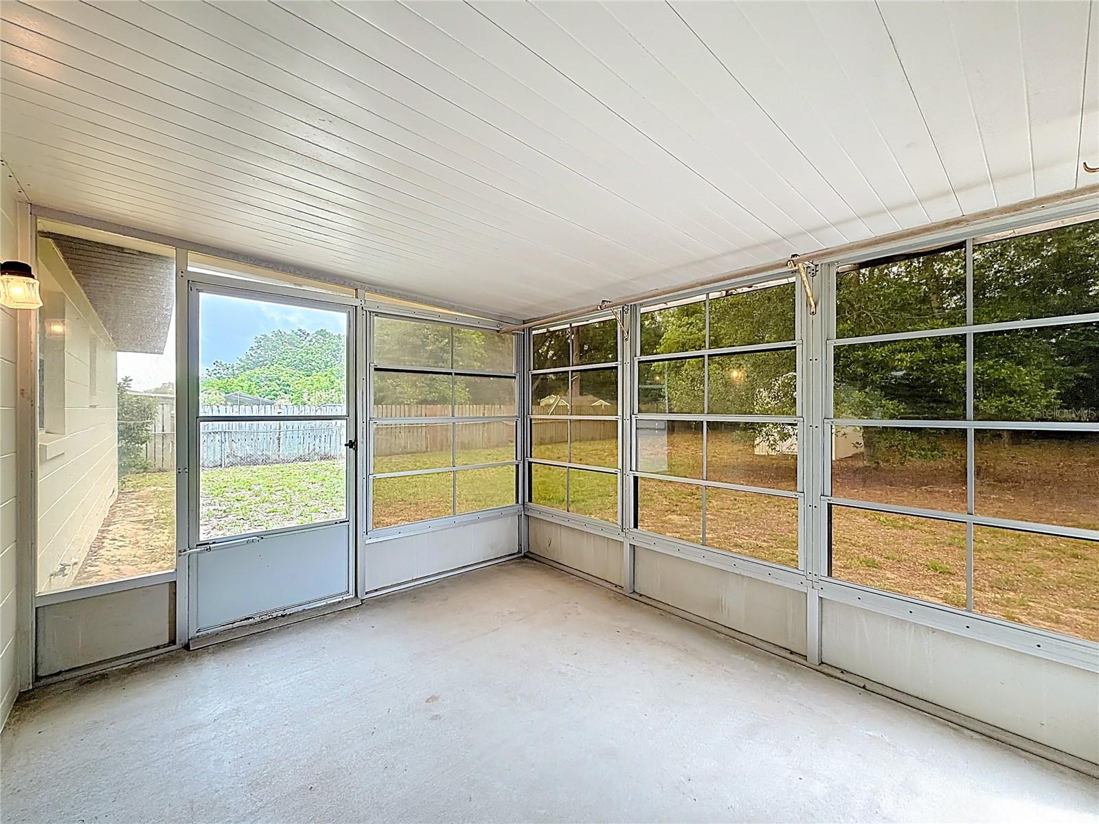 615 THIRD AVE, LADY LAKE, FL, 32159