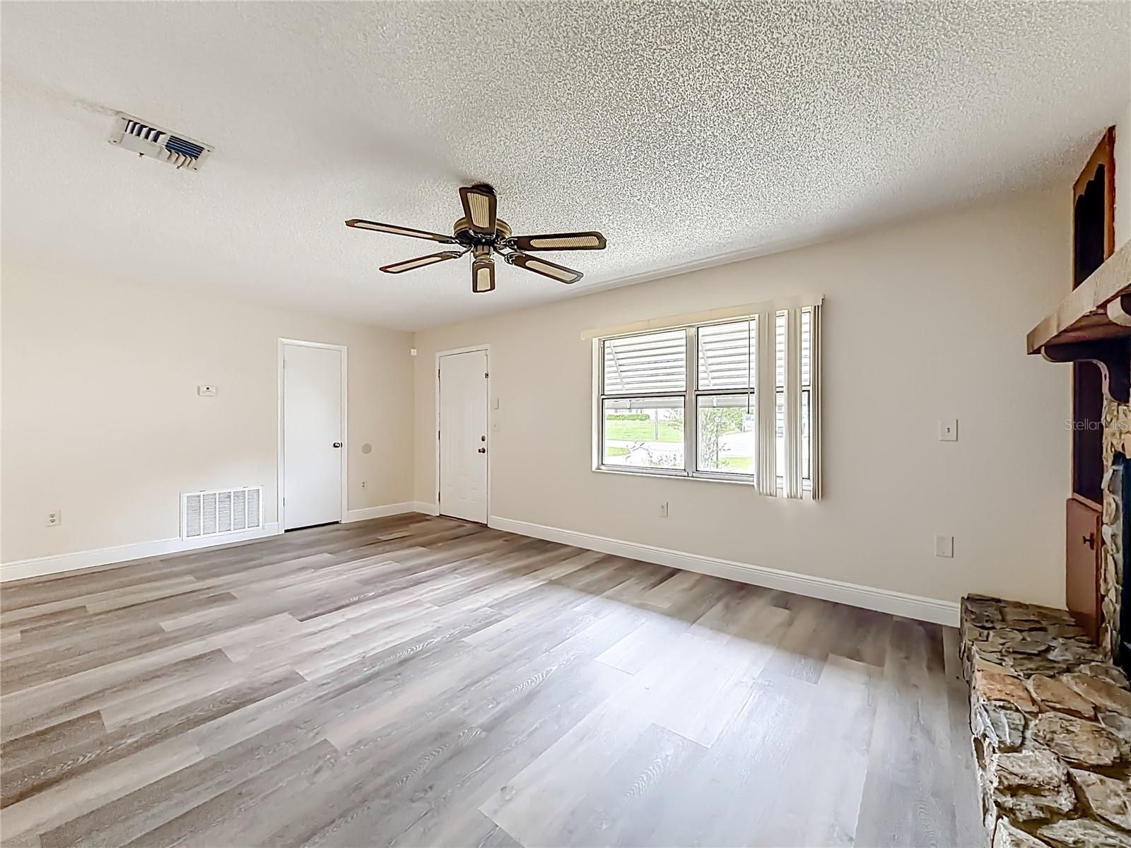 615 THIRD AVE, LADY LAKE, FL, 32159