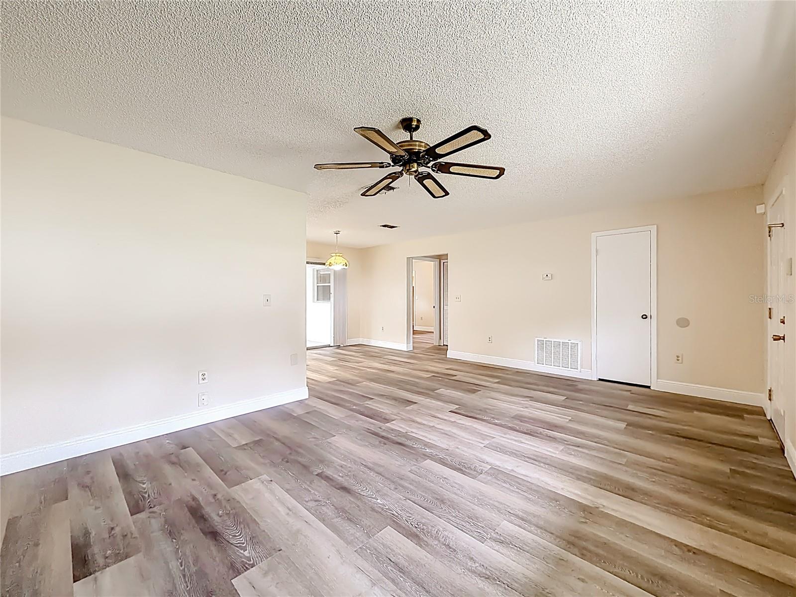 615 THIRD AVE, LADY LAKE, FL, 32159