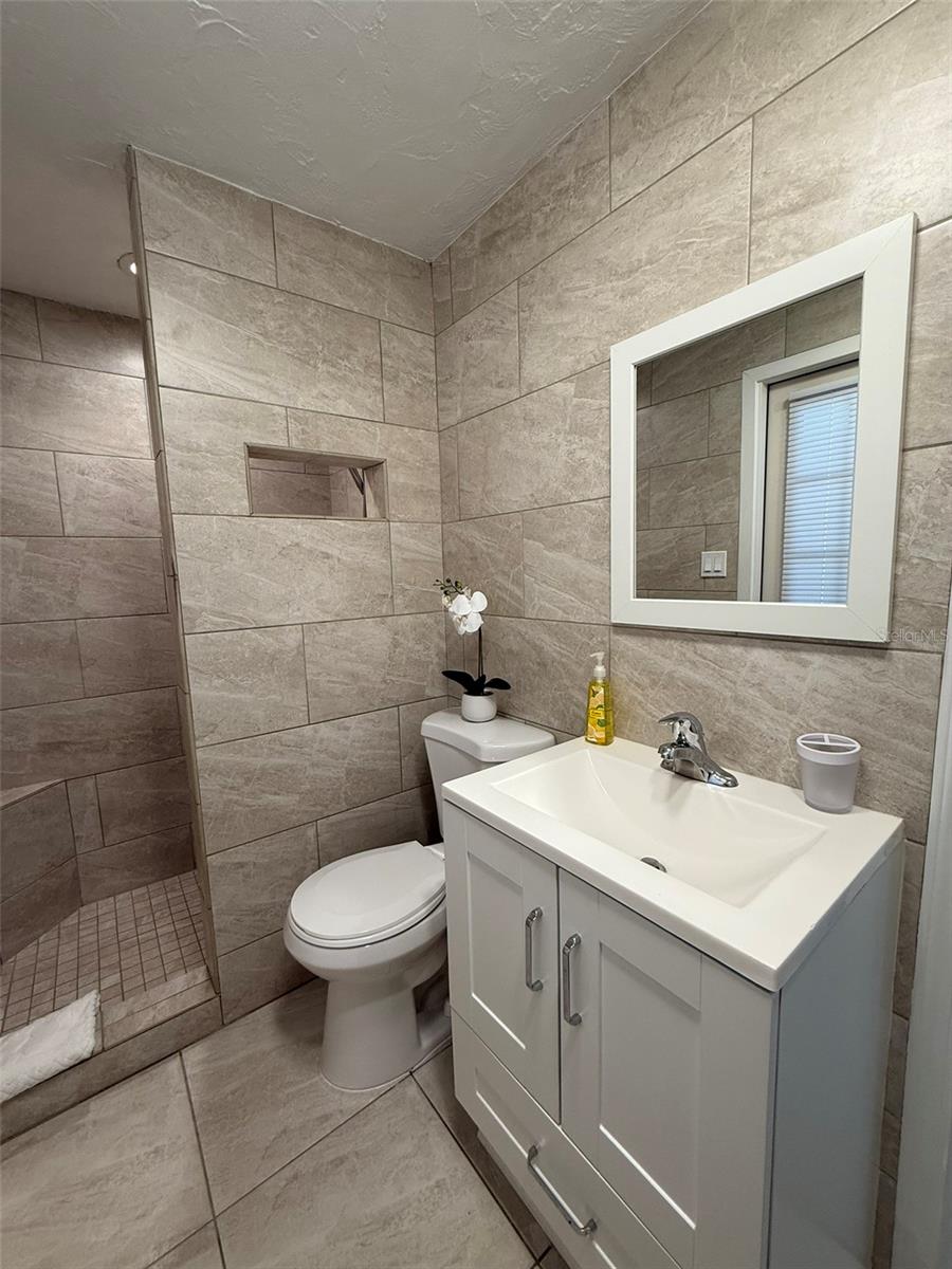 828 S TUTTLE AVE #B, SARASOTA, FL, 34237