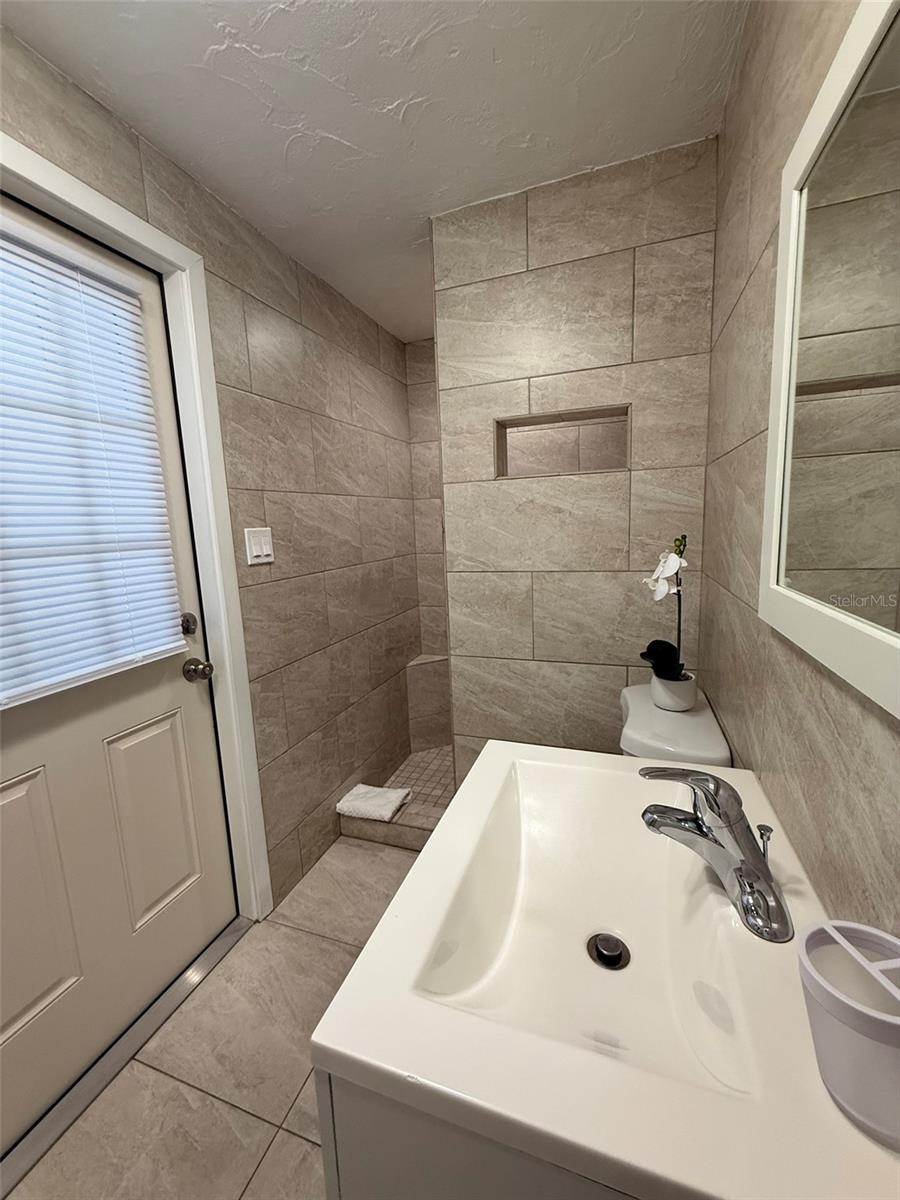 828 S TUTTLE AVE #B, SARASOTA, FL, 34237