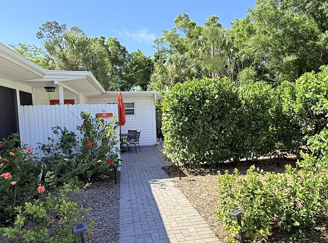828 S TUTTLE AVE #B, SARASOTA, FL, 34237