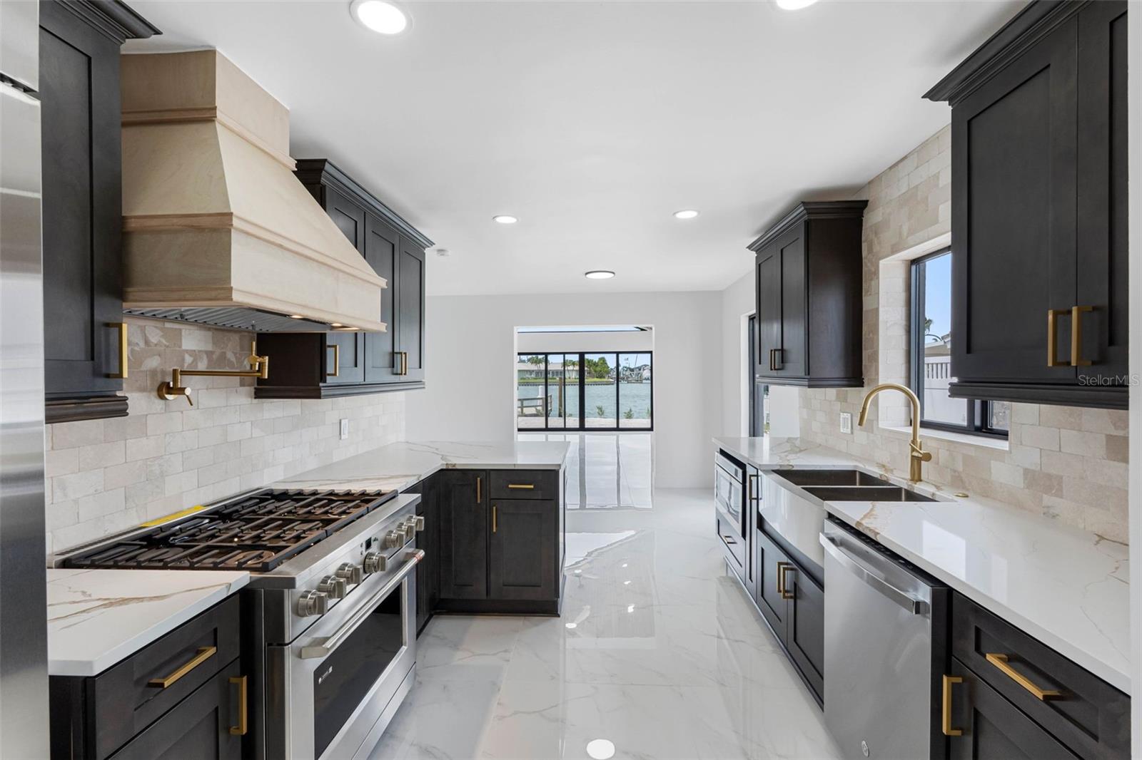 520 115TH AVE, TREASURE ISLAND, FL, 33706