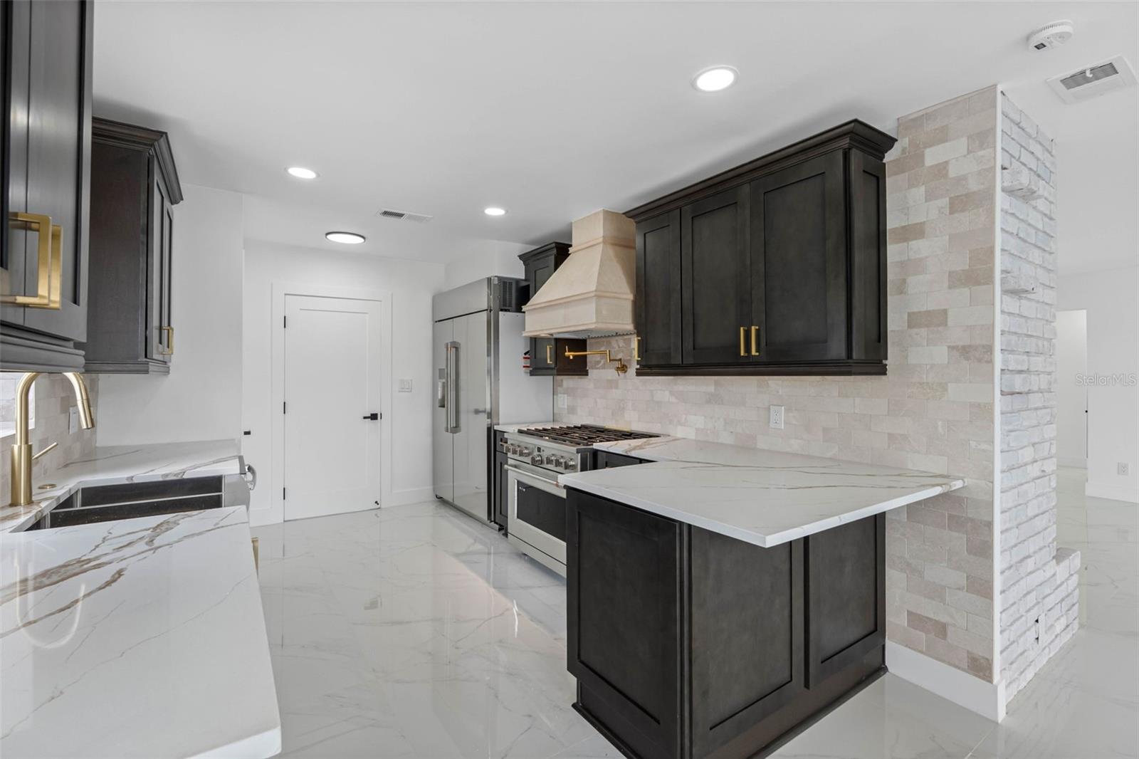 520 115TH AVE, TREASURE ISLAND, FL, 33706